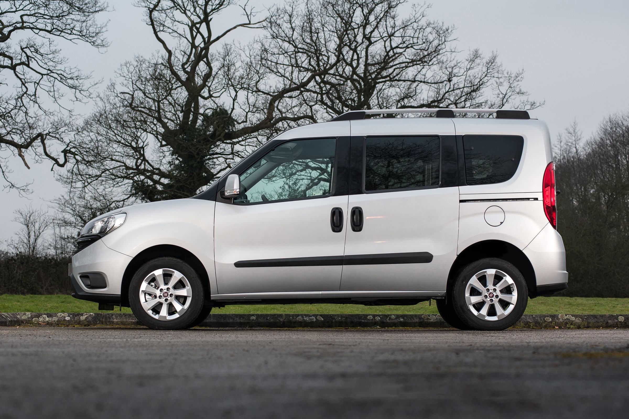 Fiat Doblo grey side