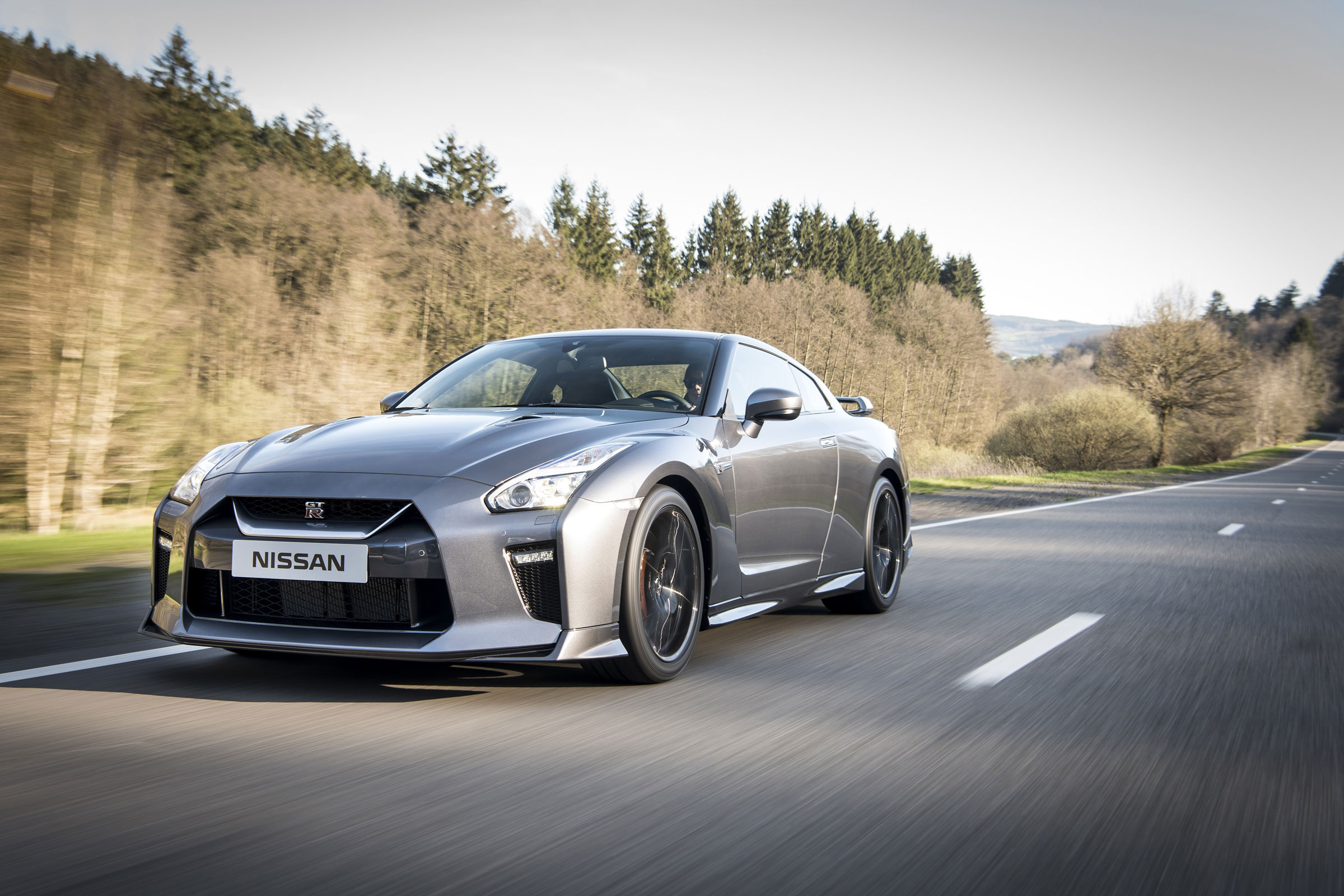 New Nissan GT-R 2016 tracking front