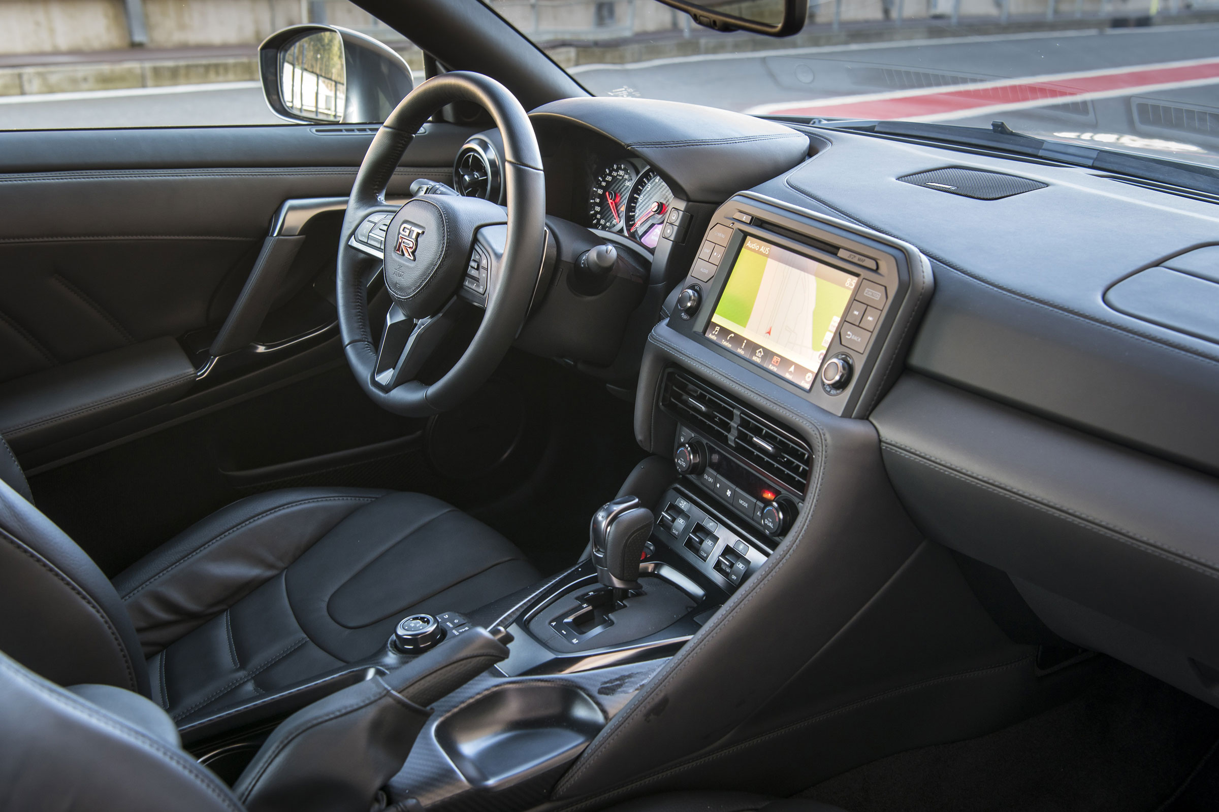 New Nissan GT-R 2016 cabin
