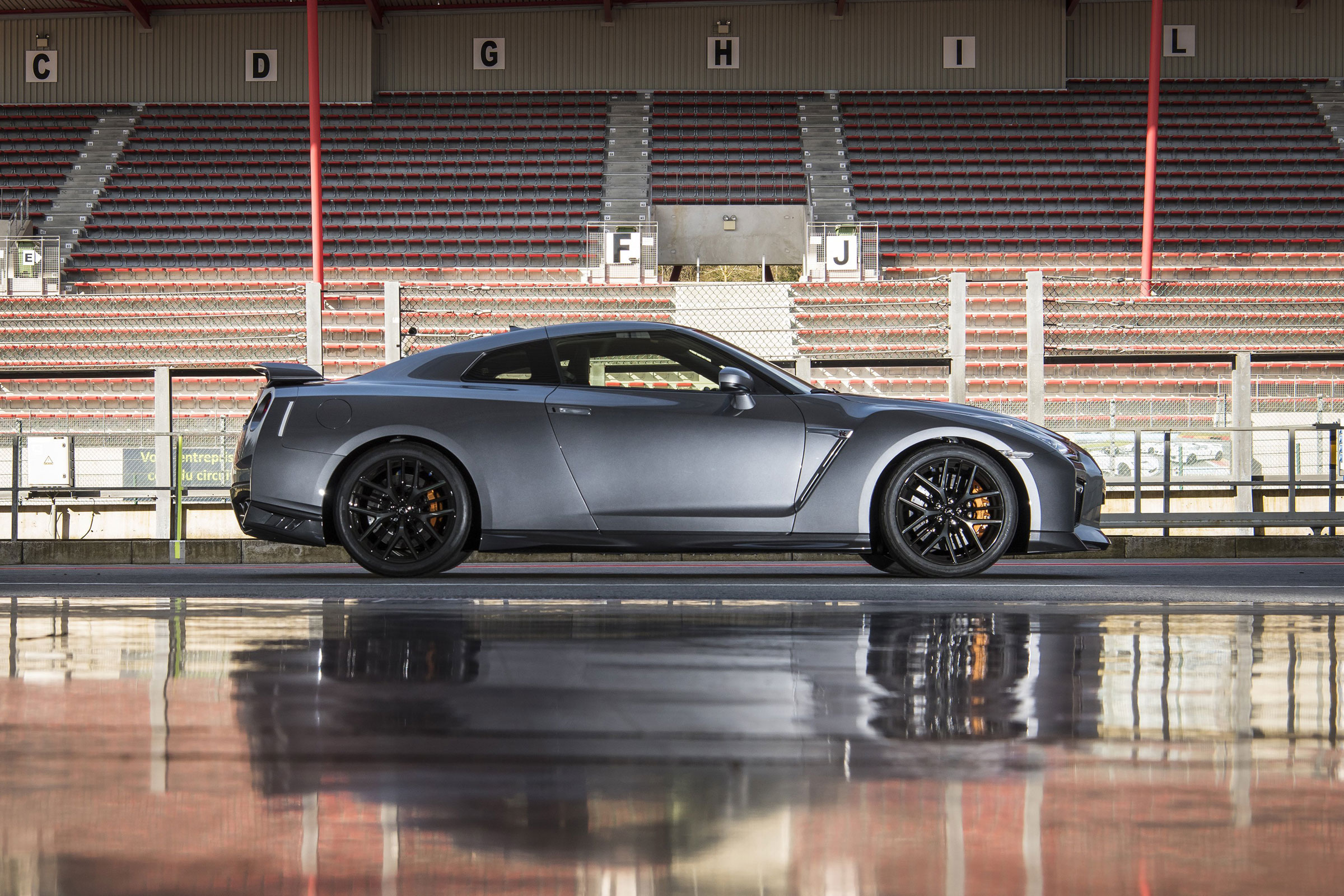 New Nissan GT-R 2016 side