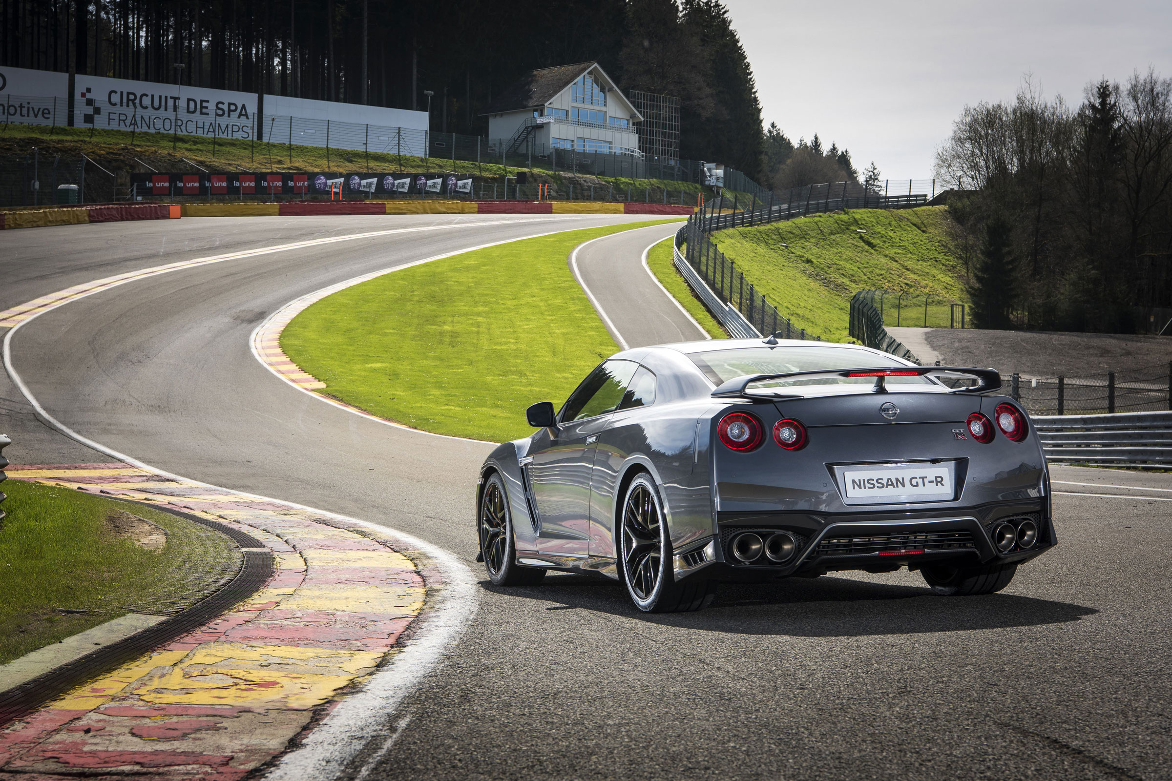 New Nissan GT-R 2016 cornering