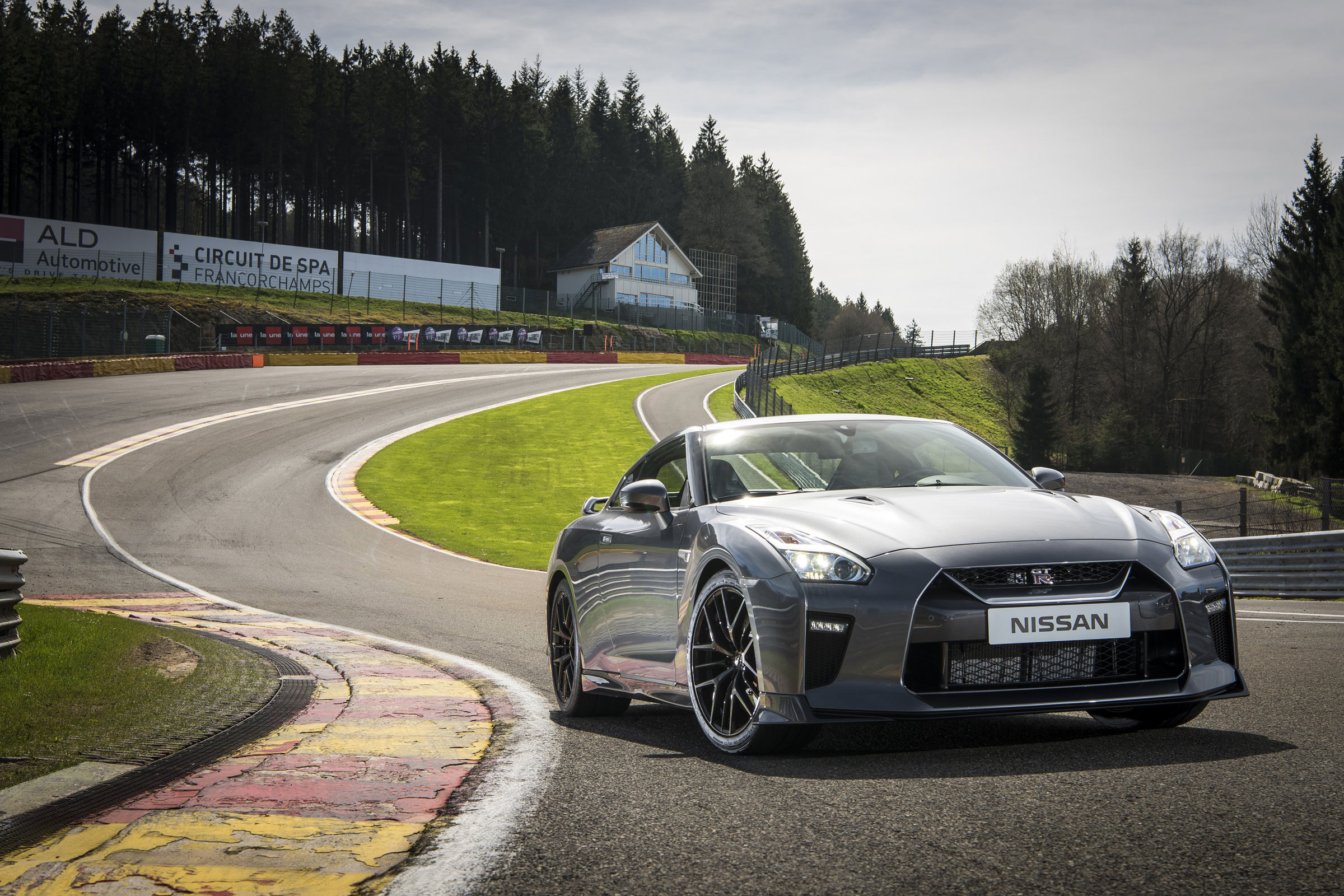 New Nissan GT-R 2016 static front
