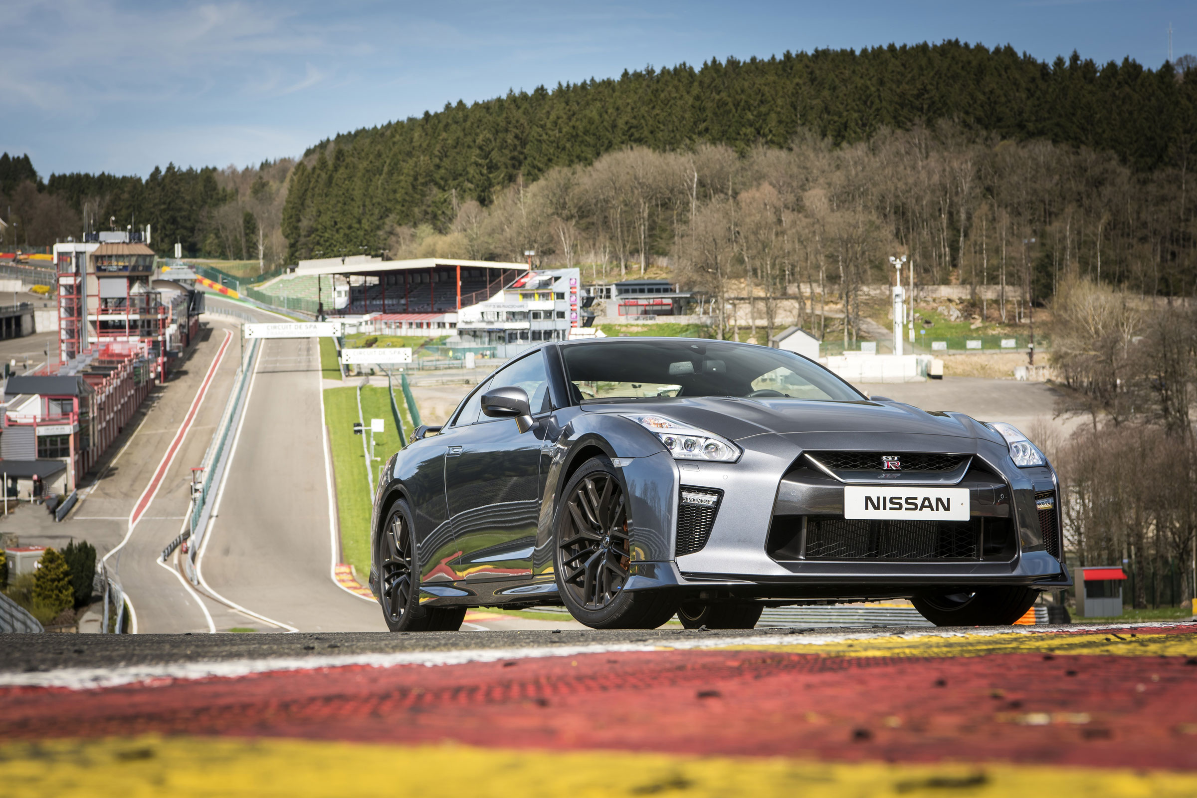 New Nissan GT-R 2016 eau rouge