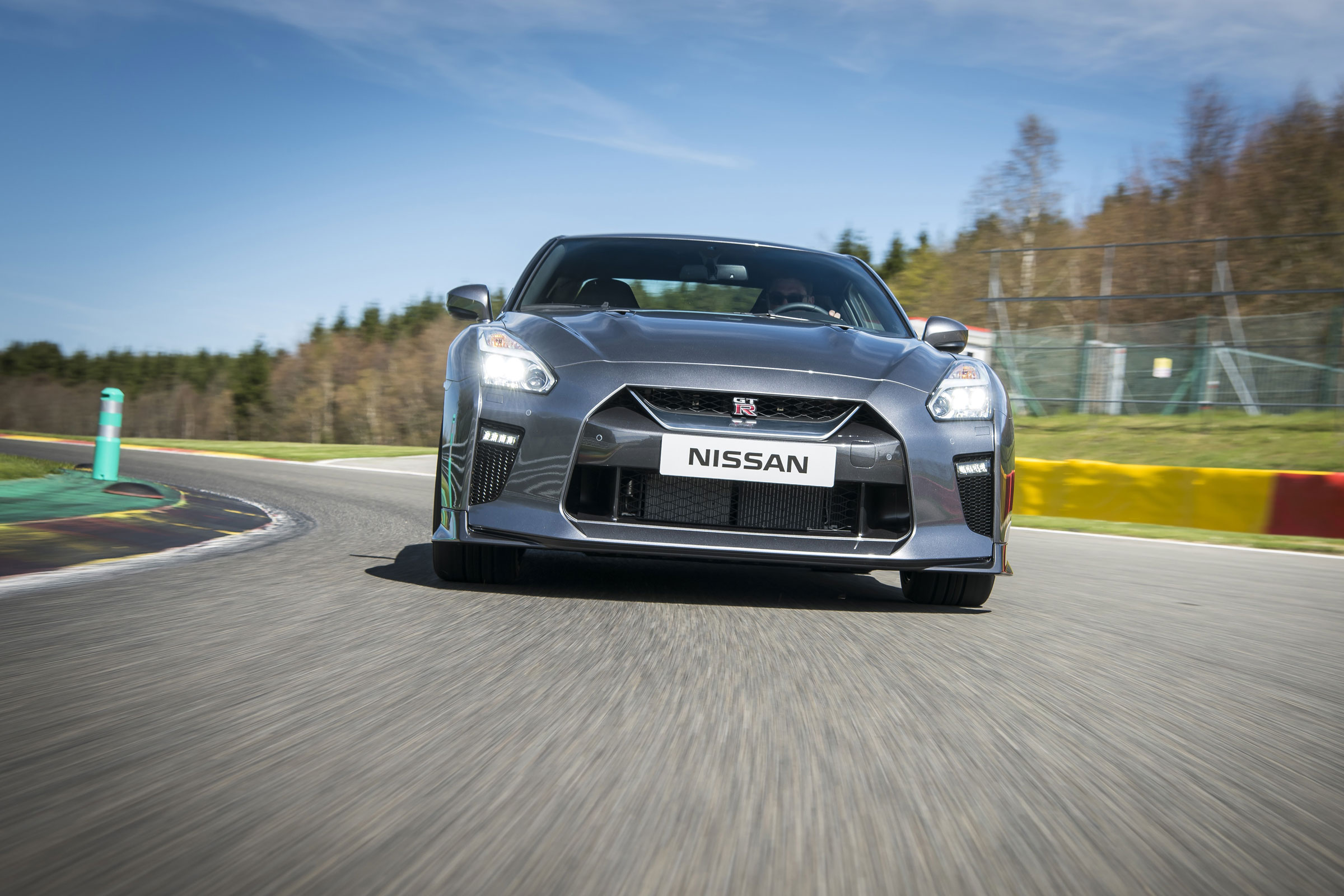 New Nissan GT-R 2016 head on