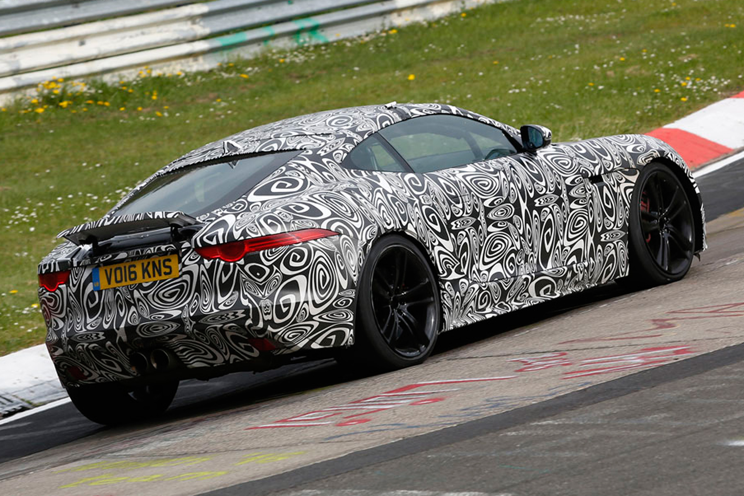 Jaguar F-Type Coupe facelift spy shot - rear cornering