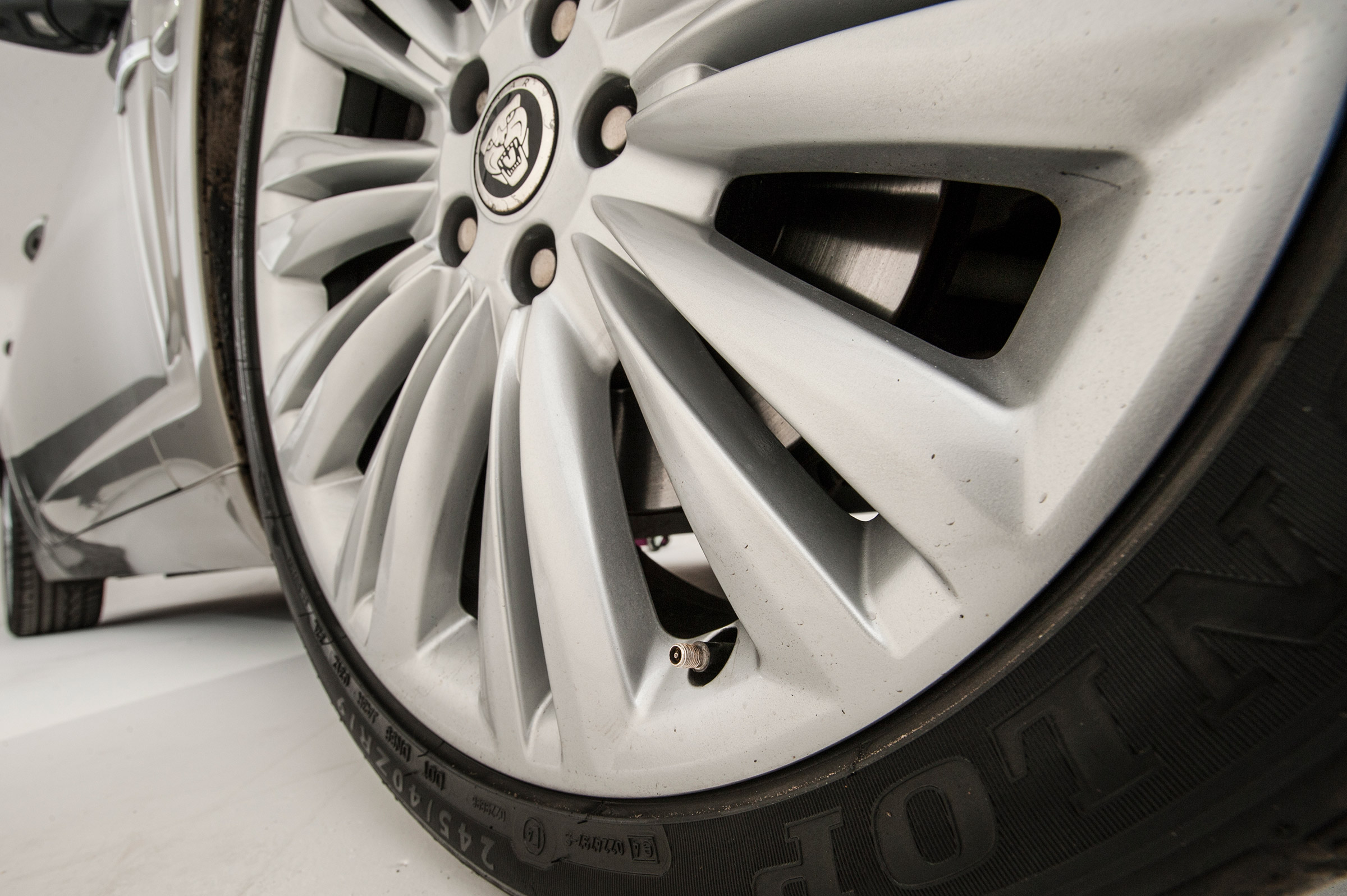 Used Jaguar XF - wheel valve