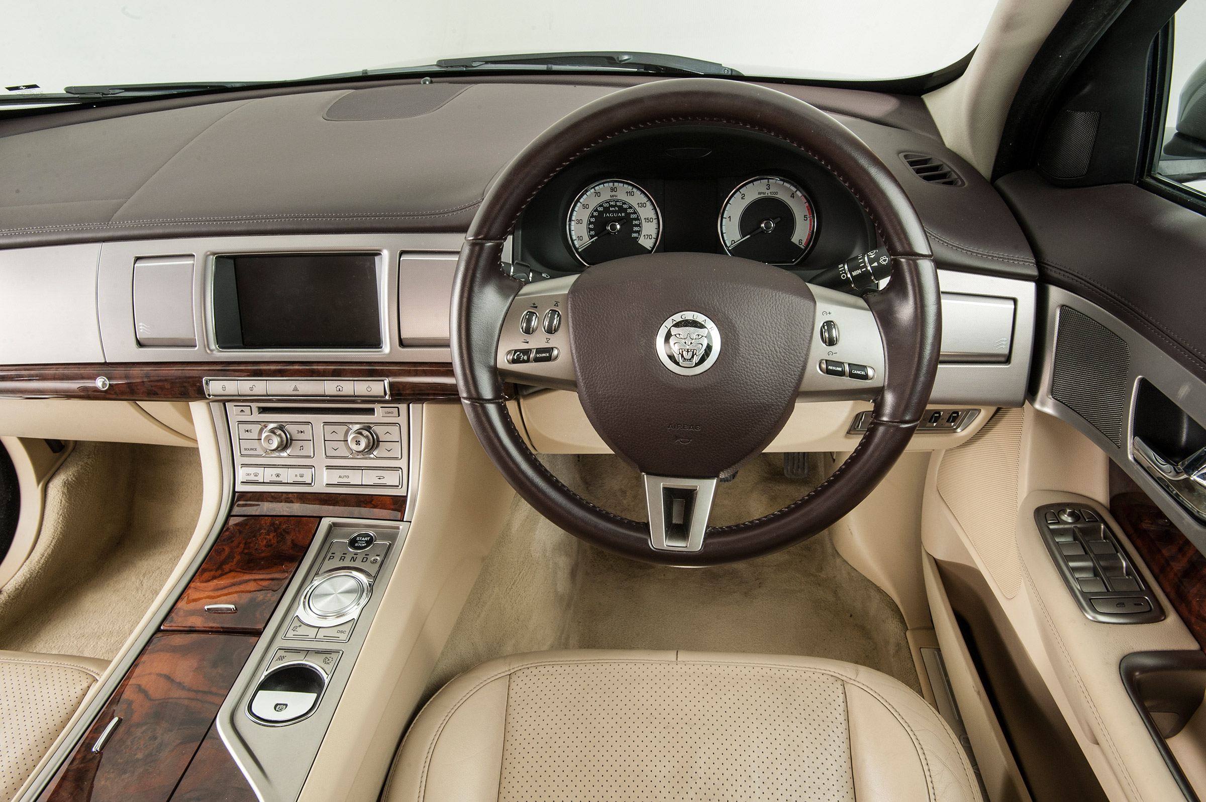 Used Jaguar XF - dash
