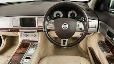 Used Jaguar XF - dash
