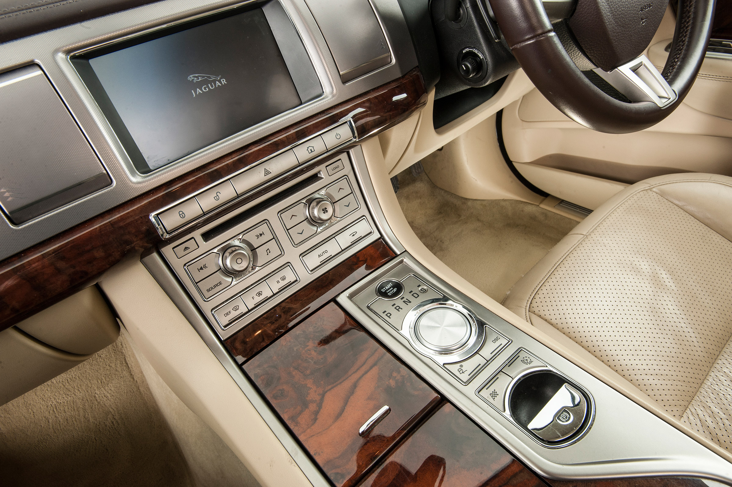 Used Jaguar XF - centre console
