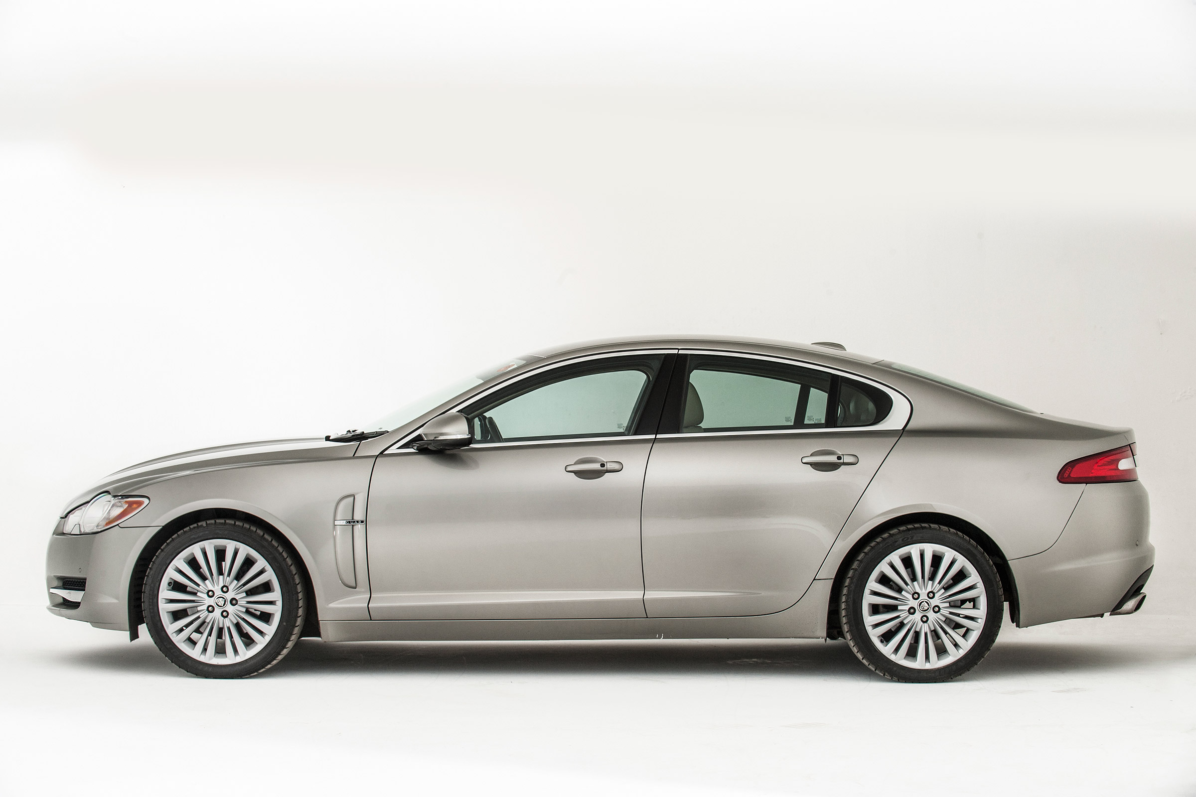 Used Jaguar XF - side