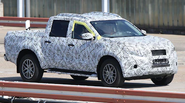 Mercedes pick-up 2016 spy front
