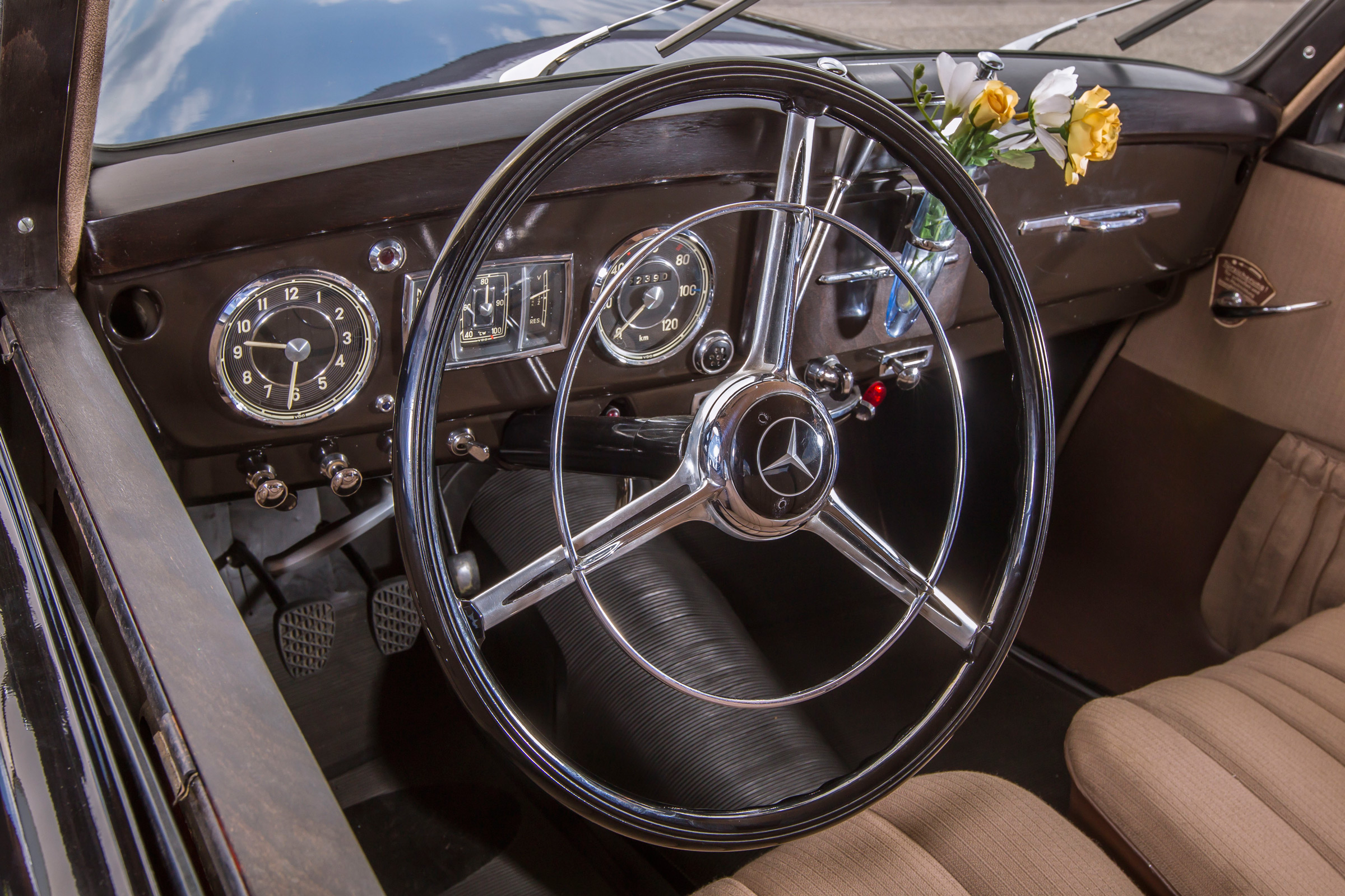 70 years of Mercedes E-Class - 170 DS interior