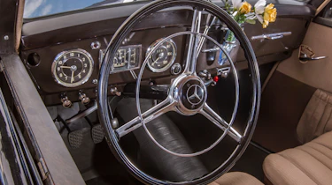 70 years of Mercedes E-Class - 170 DS interior