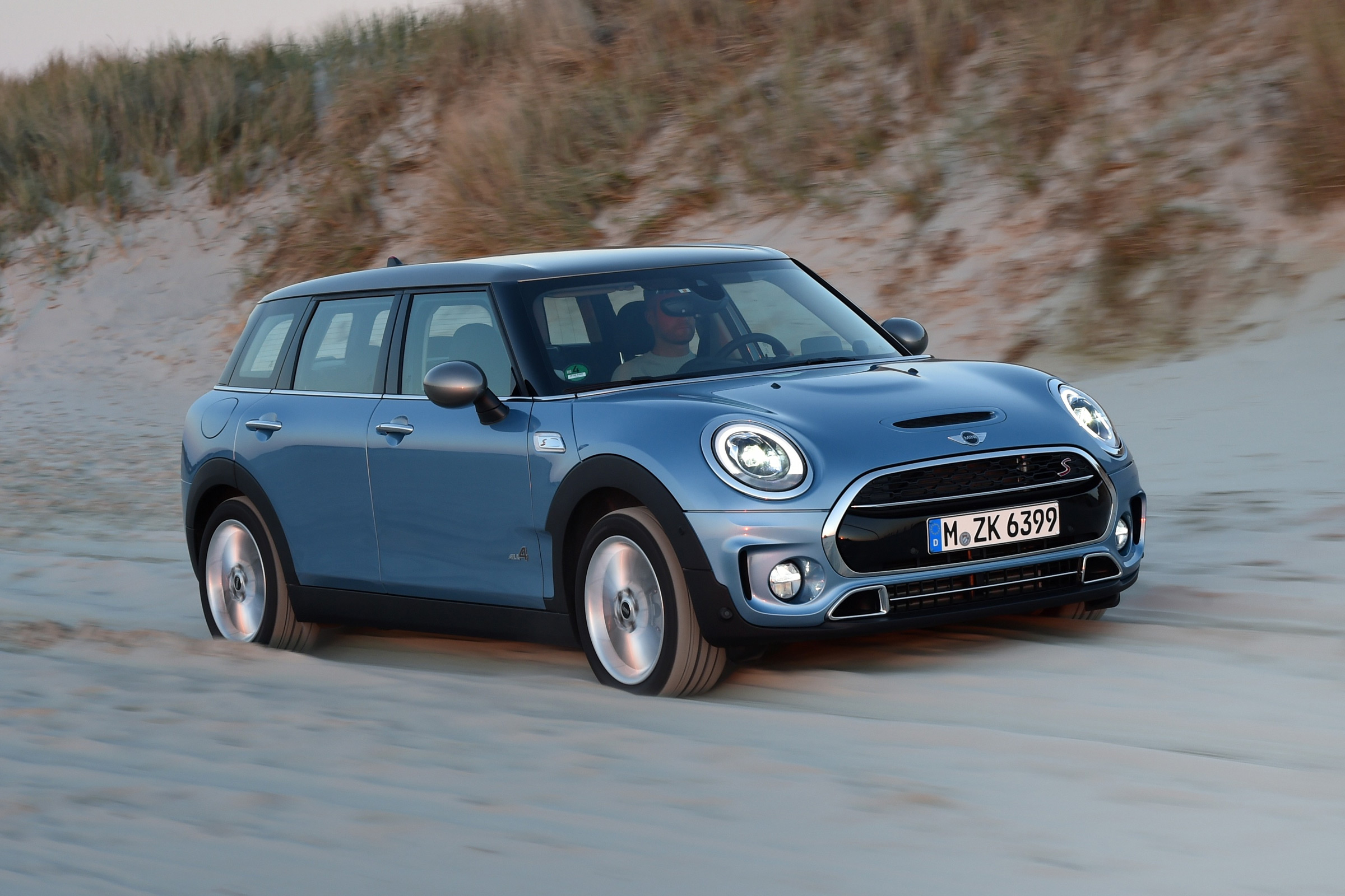 MINI Clubman ALL4 2016 - off road front tracking