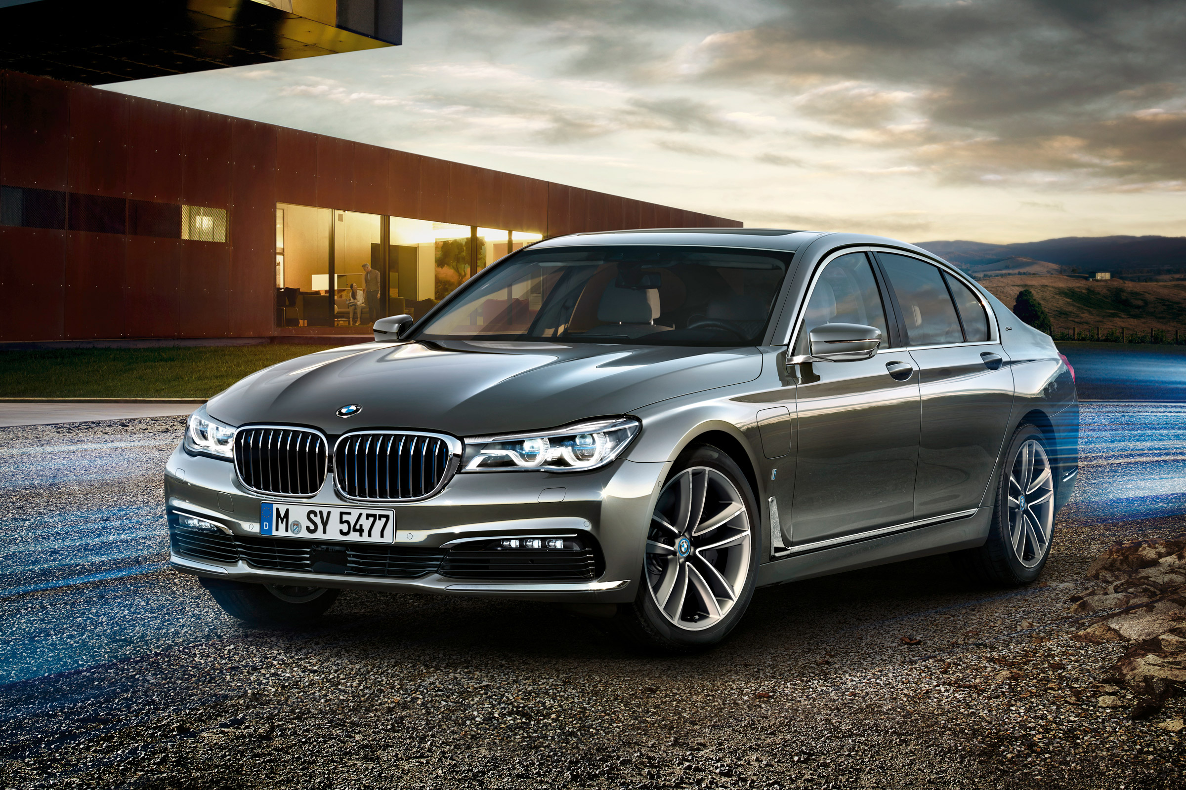 BMW 7 Series front 