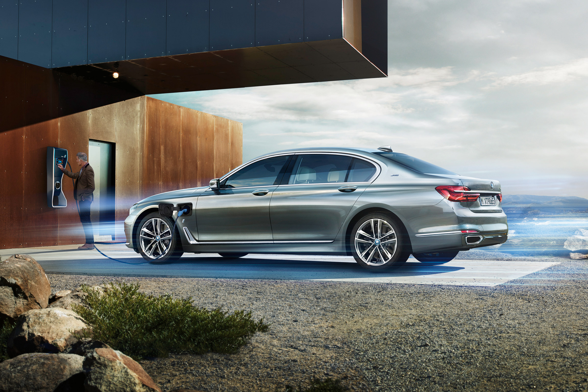 BMW 7 Series plug in