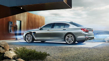 BMW 7 Series plug in