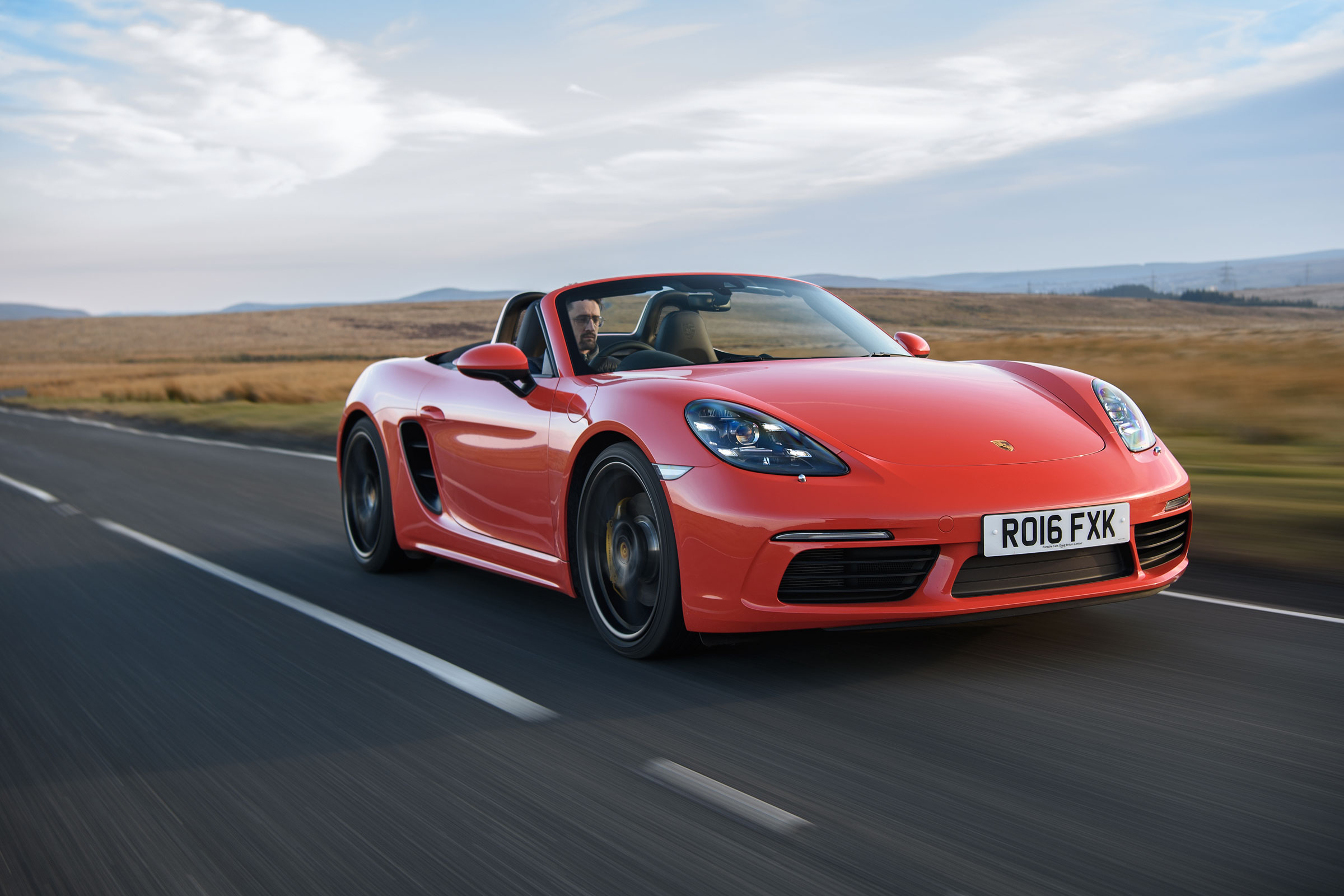 Porsche 718 Boxster front tracking