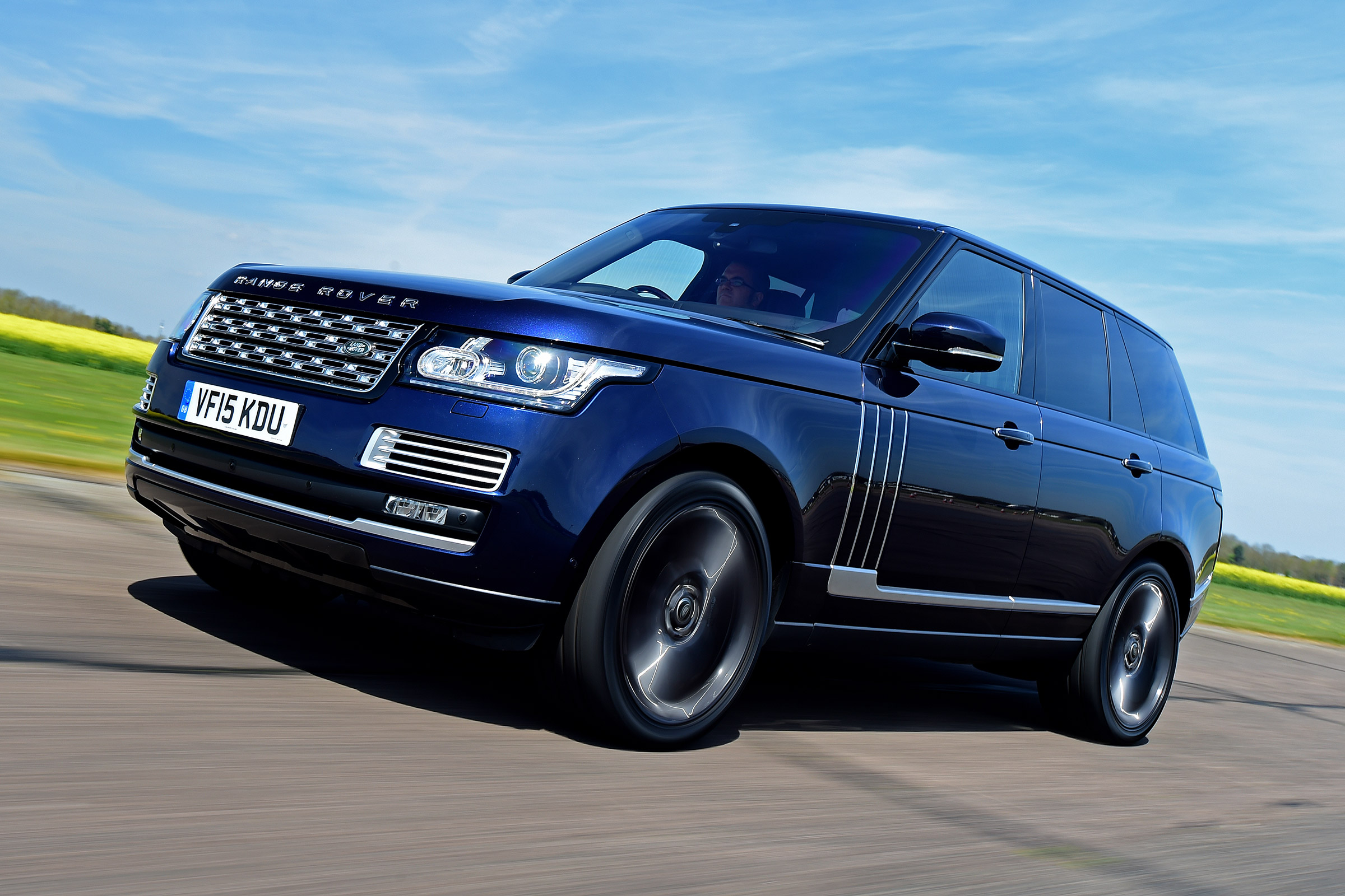 Range Rover - front action