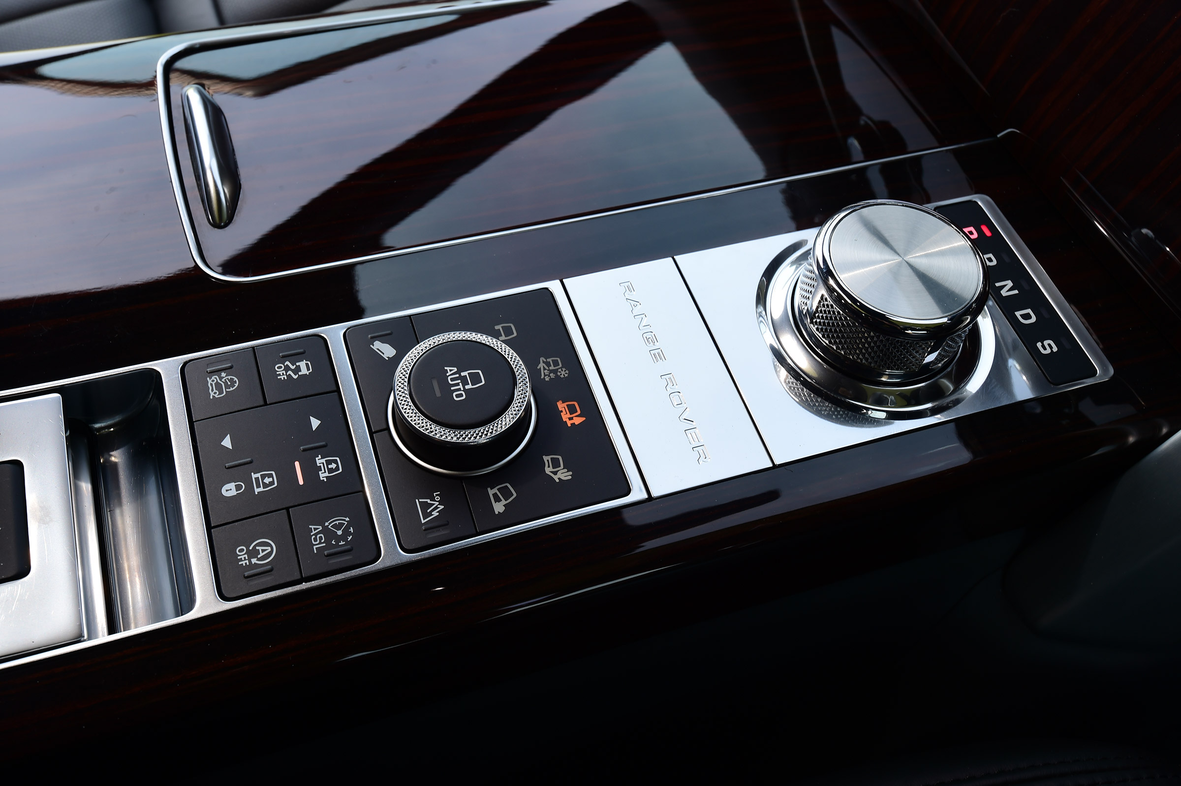 Range Rover - centre console