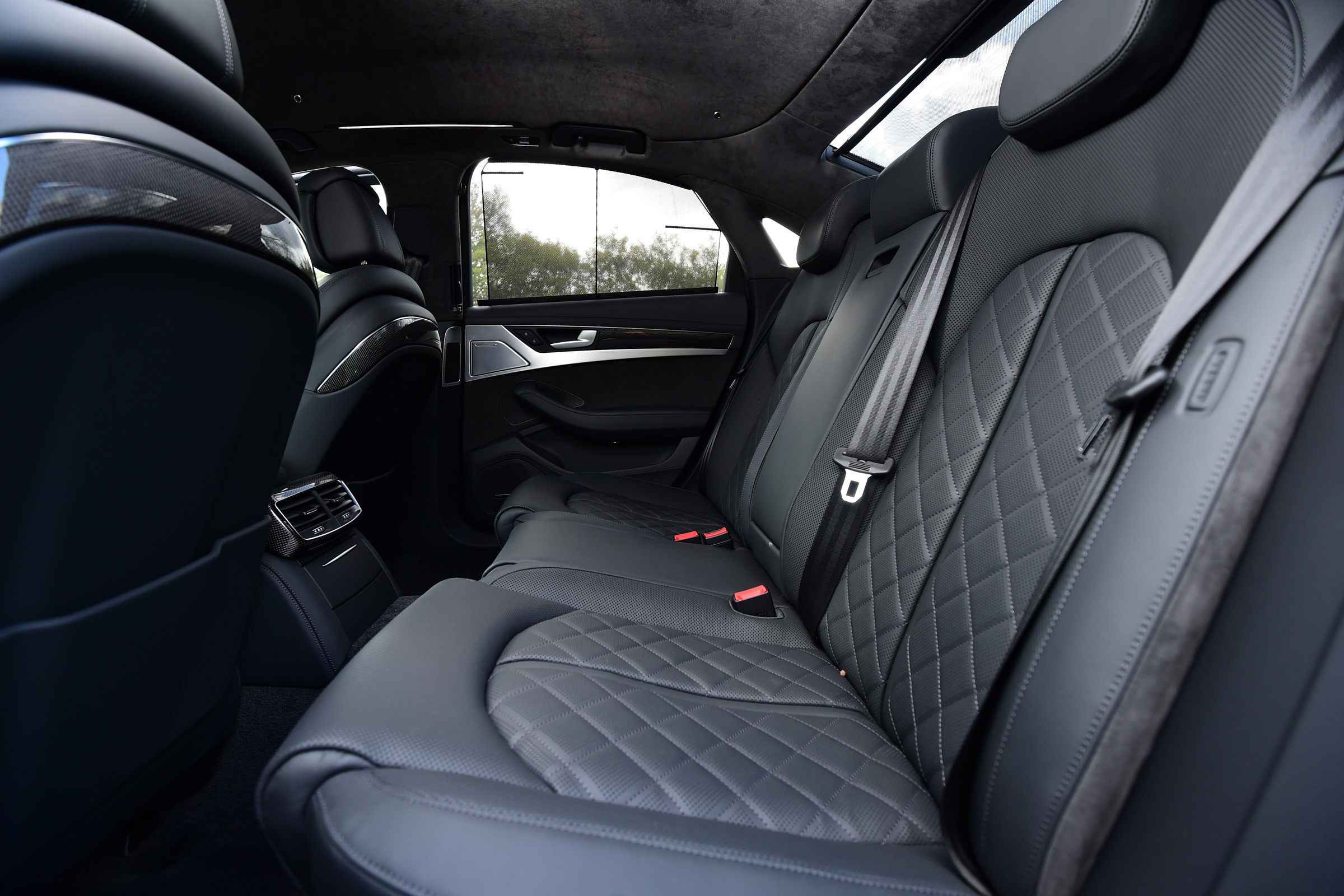 Audi S8 Plus 2016 - rear seats