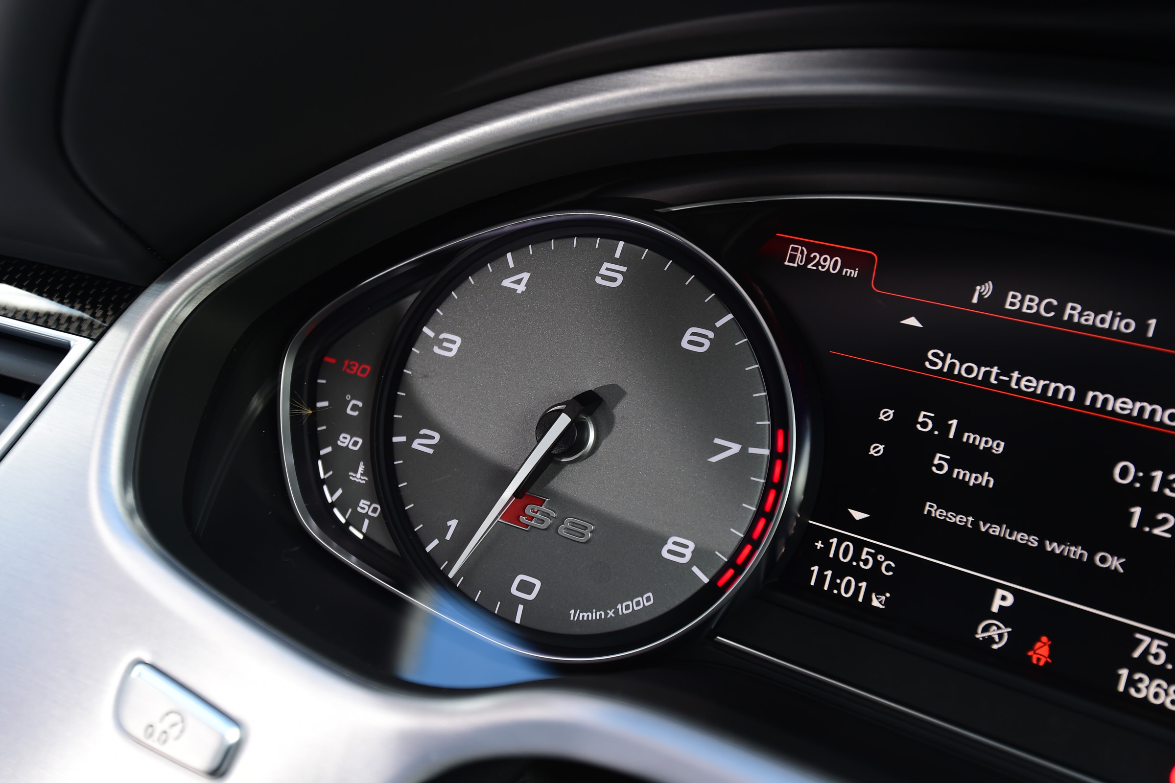 Audi S8 Plus 2016 - dials