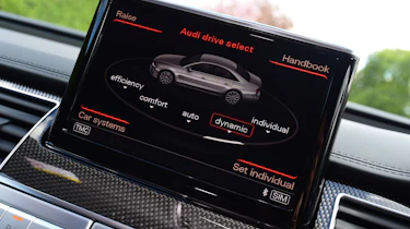 Audi S8 Plus 2016 - screen