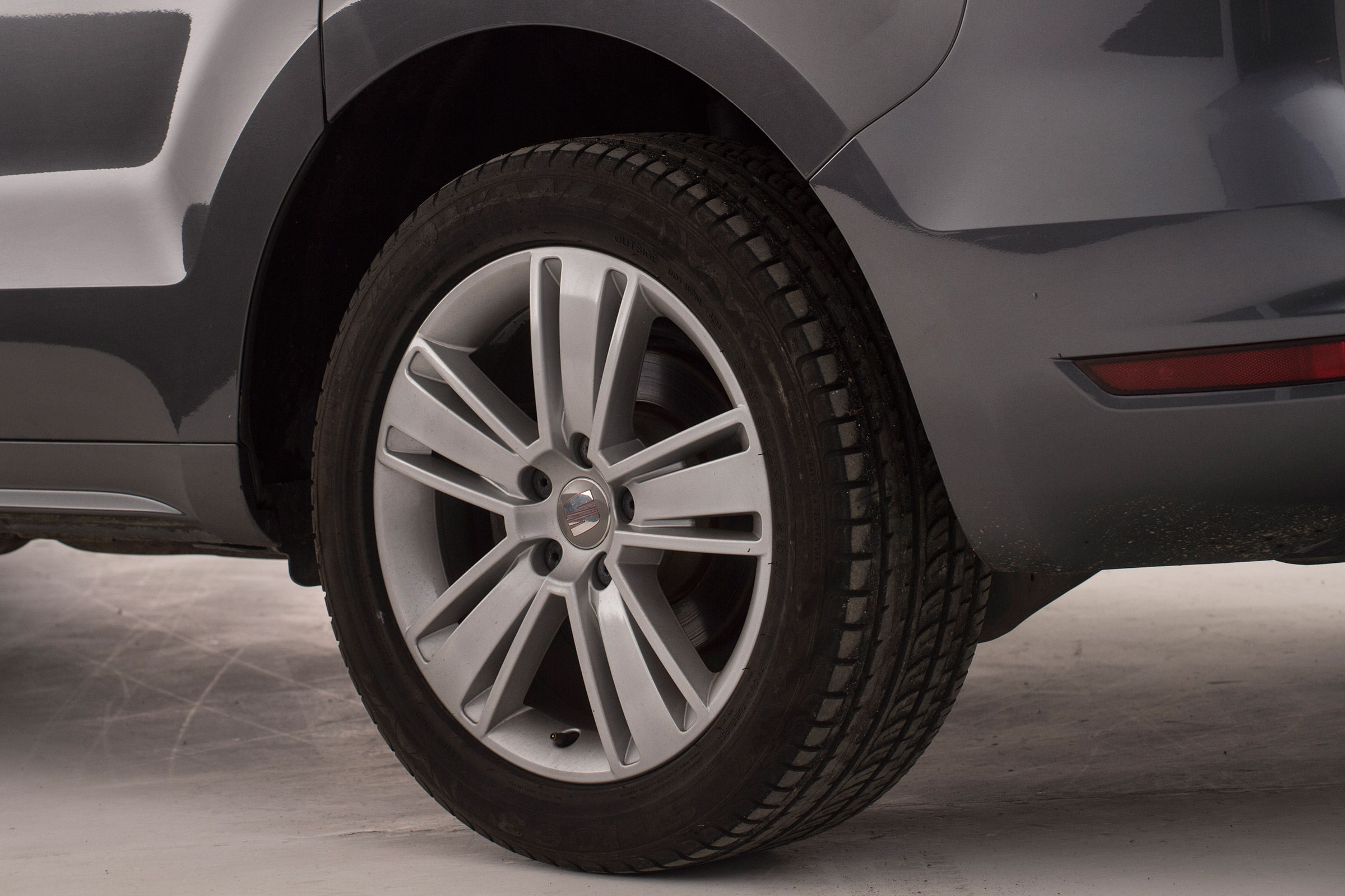 Used SEAT Alhambra - tyres