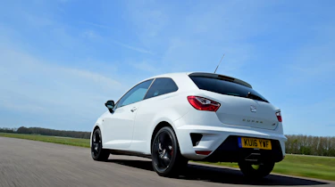SEAT Ibiza Cupra vs VW Polo GTI - Ibiza rear tracking