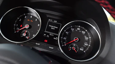 SEAT Ibiza Cupra vs VW Polo GTI - Polo gauges