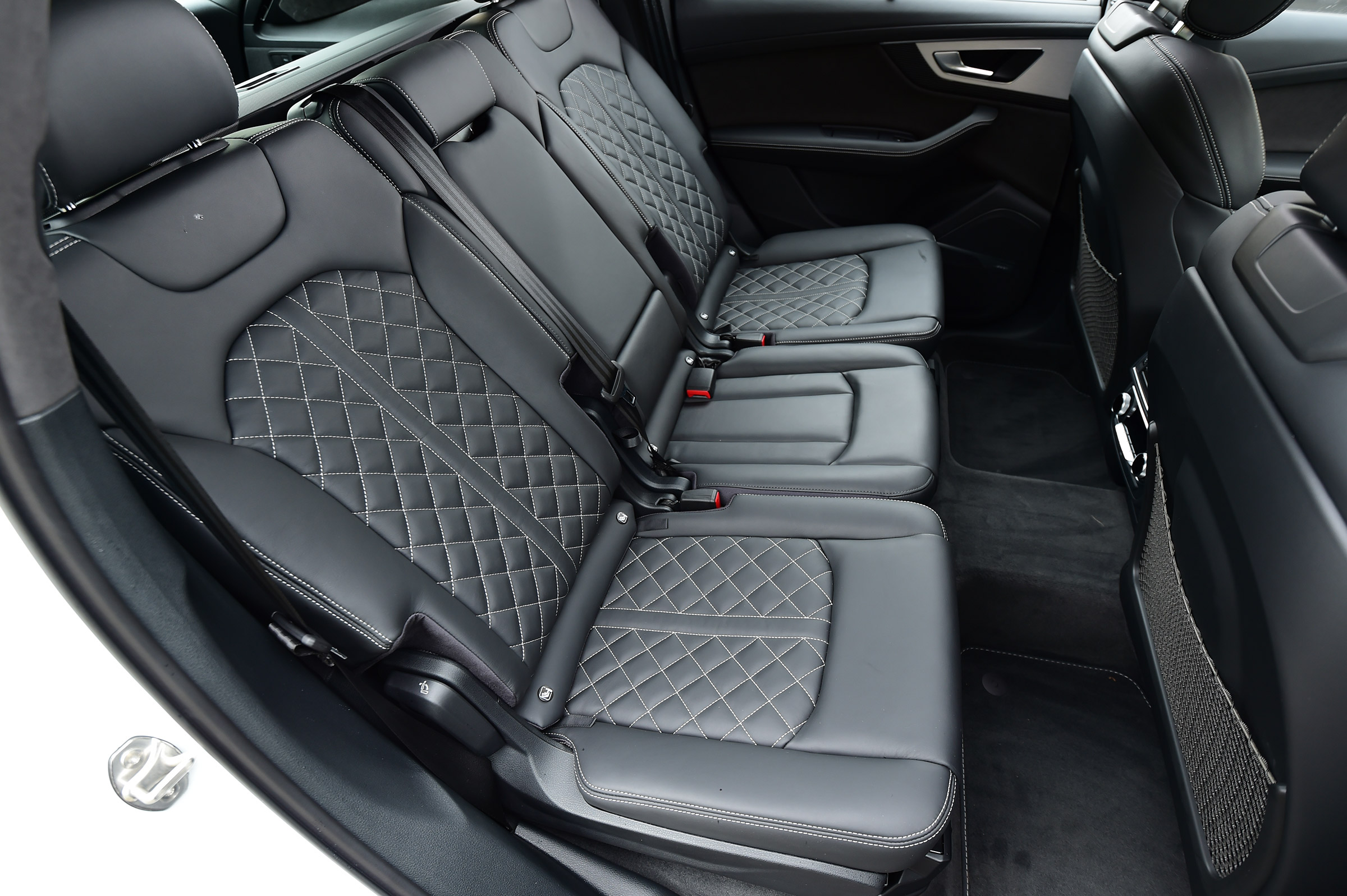 Audi SQ7 - rear seat detail