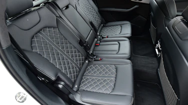 Audi SQ7 - rear seat detail