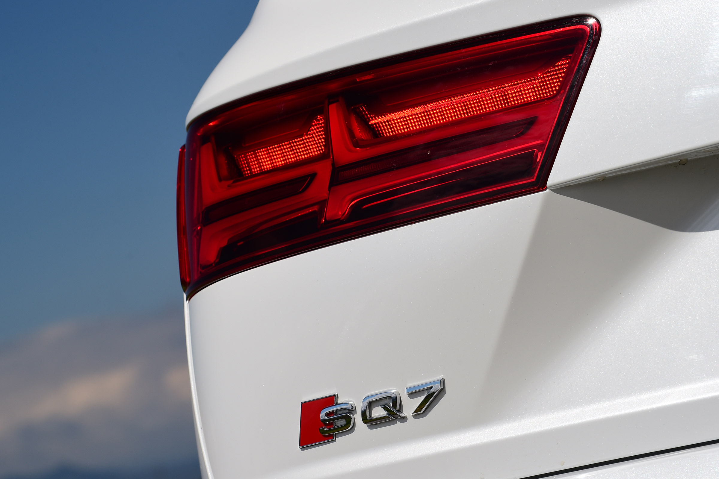 Audi SQ7 - rear light detail