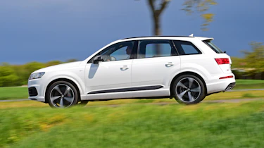 Audi SQ7 - side white