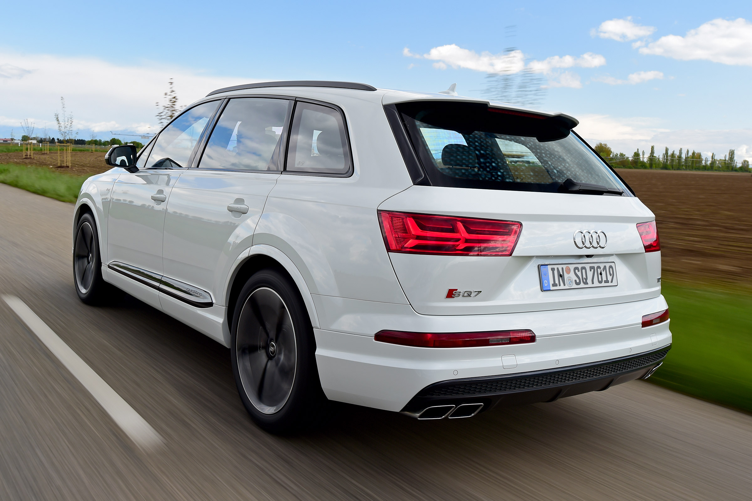 Audi SQ7 - rear white