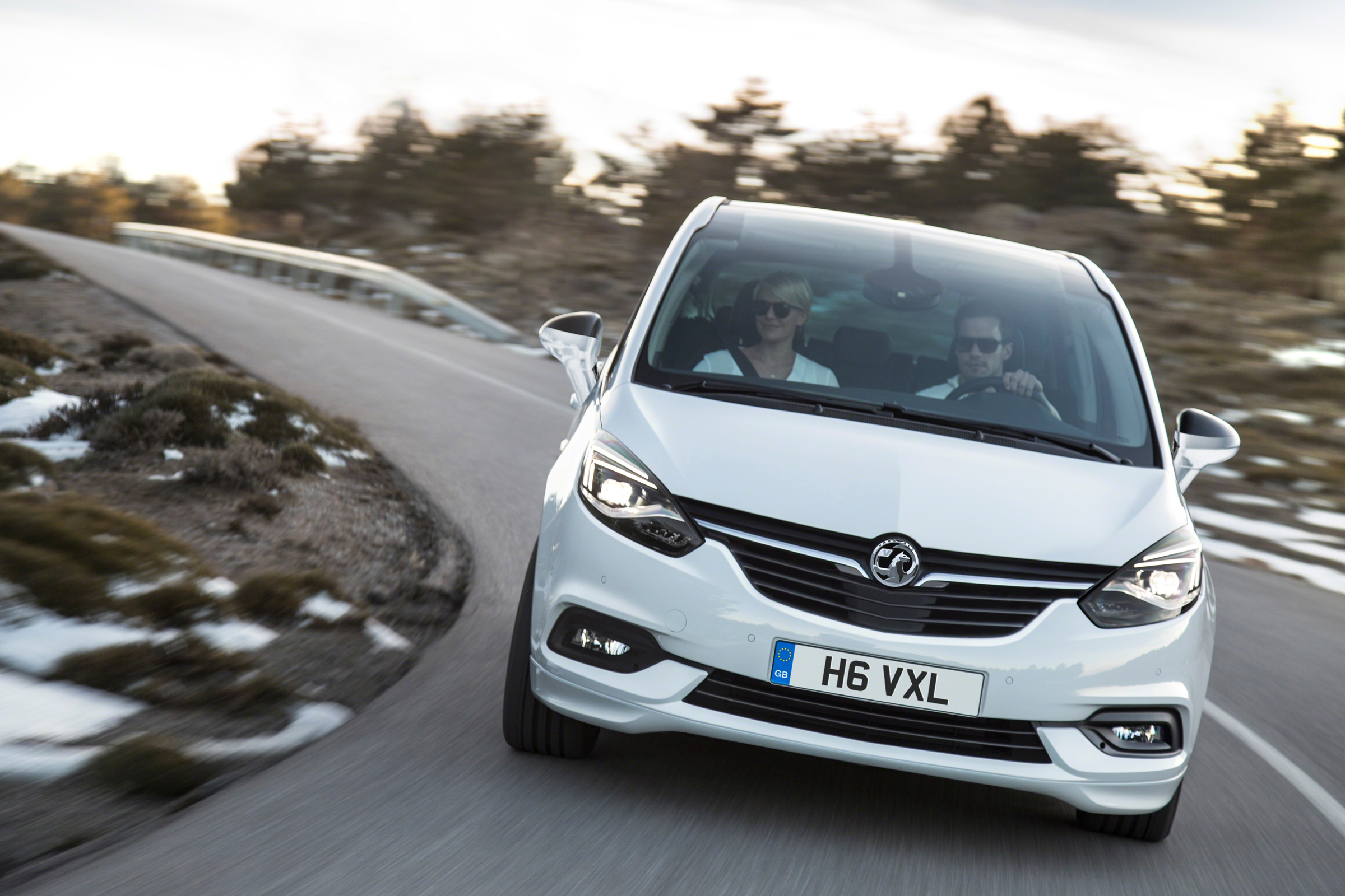 New Vauxhall Zafira Tourer 2016 - front cornering