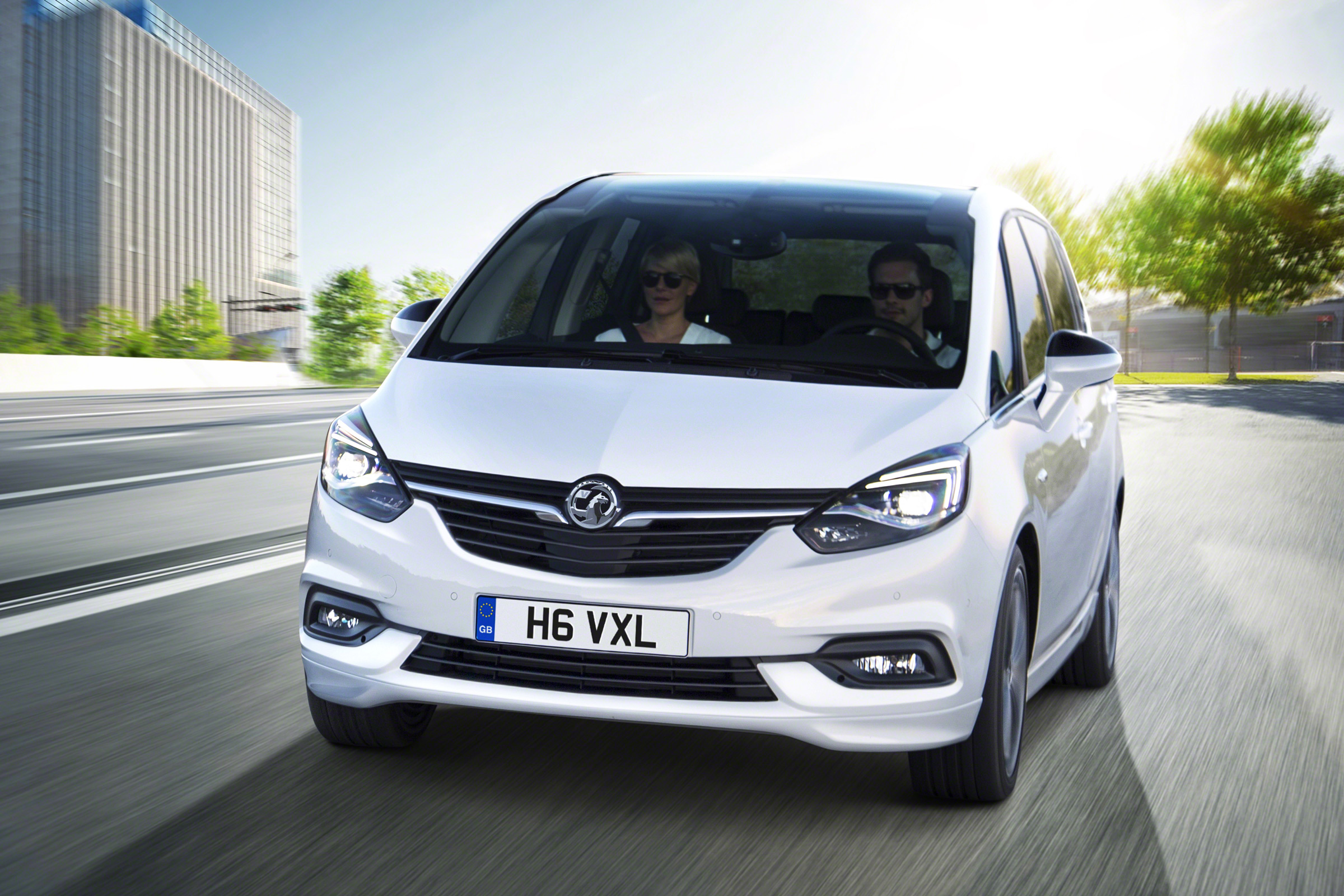New Vauxhall Zafira Tourer 2016 - front tracking 2