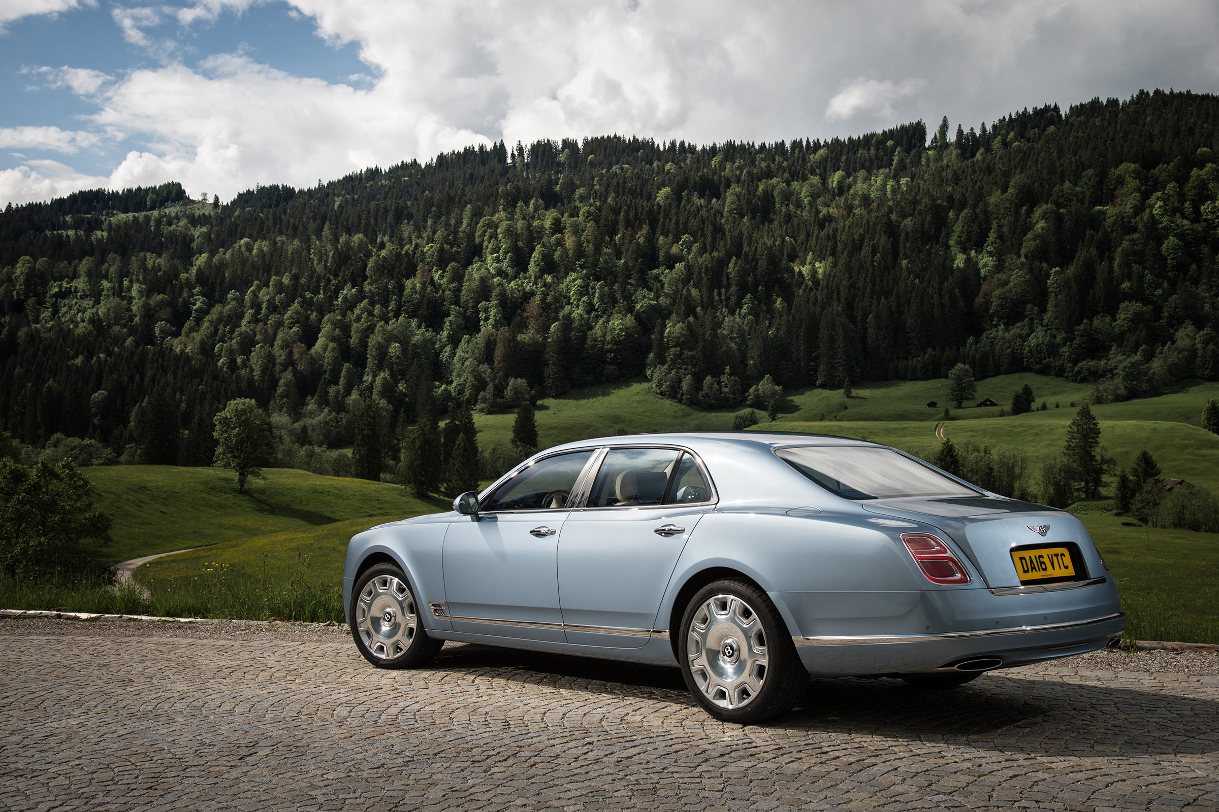 Bentley Mulsanne 2016 - rear three quarter