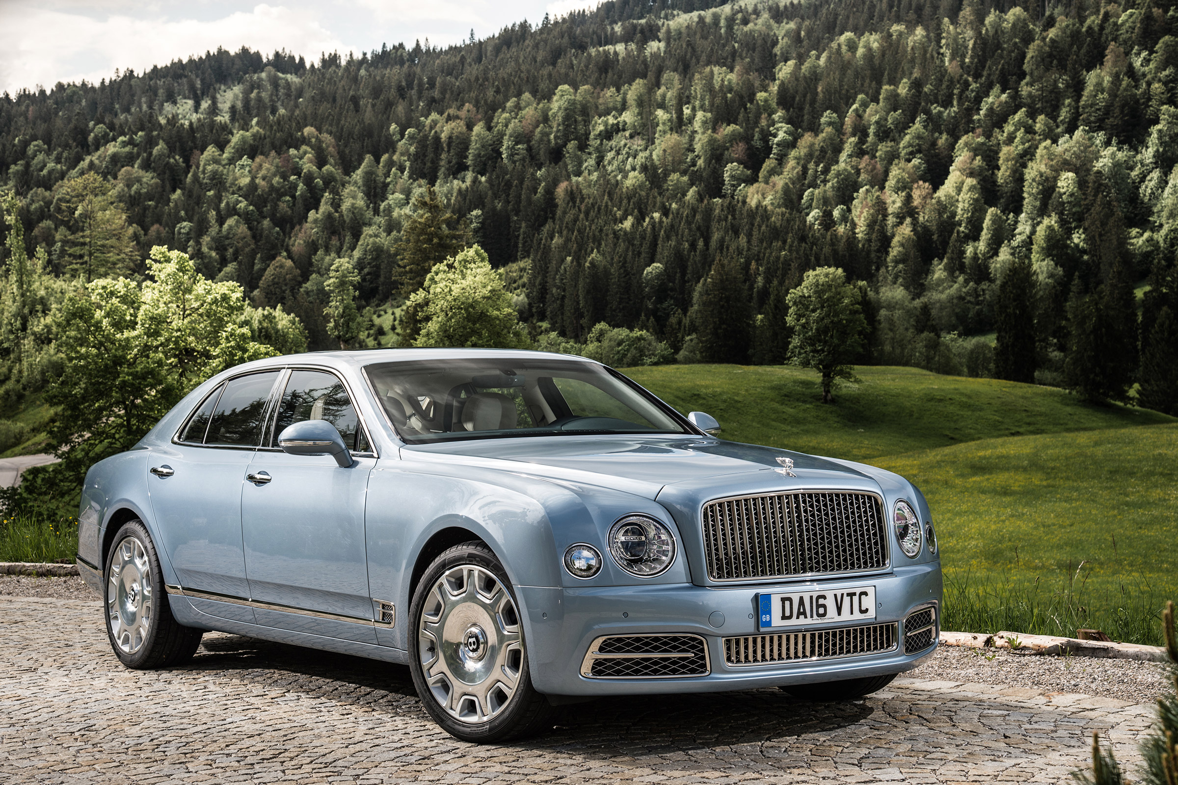 Bentley Mulsanne 2016 - front three quarter