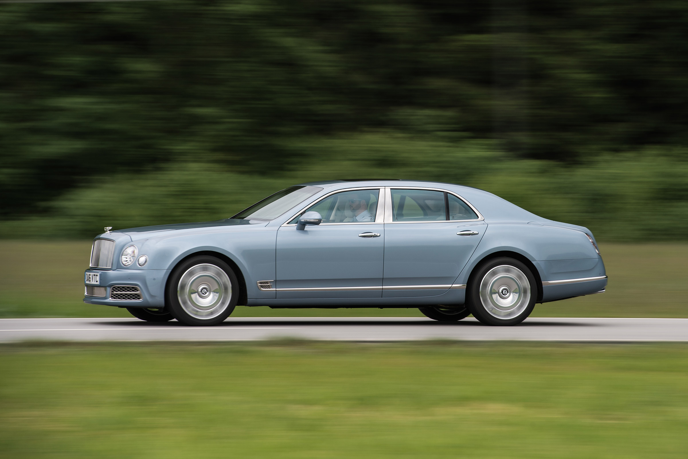 Bentley Mulsanne 2016 - side profile