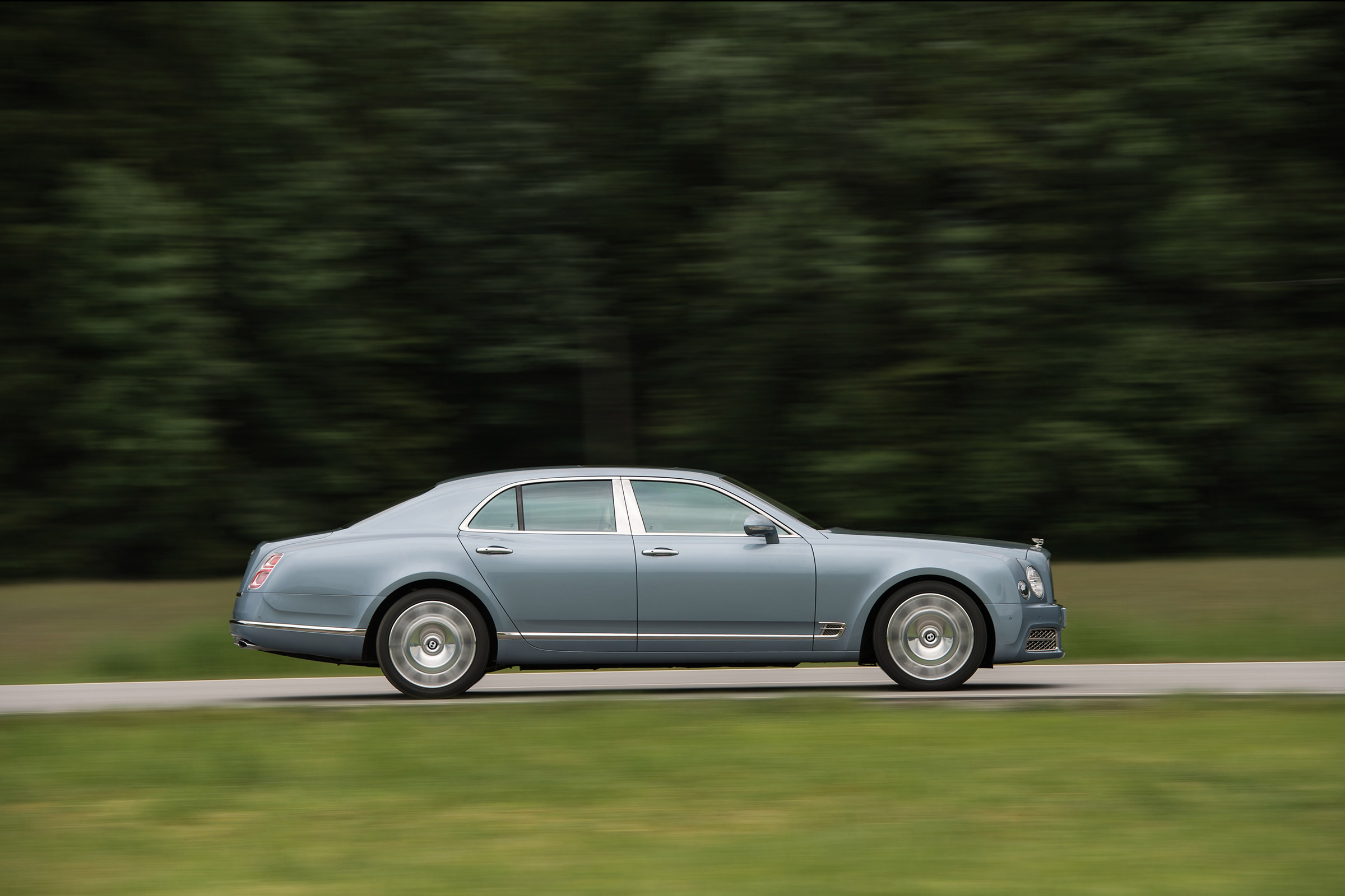 Bentley Mulsanne 2016 - side profile