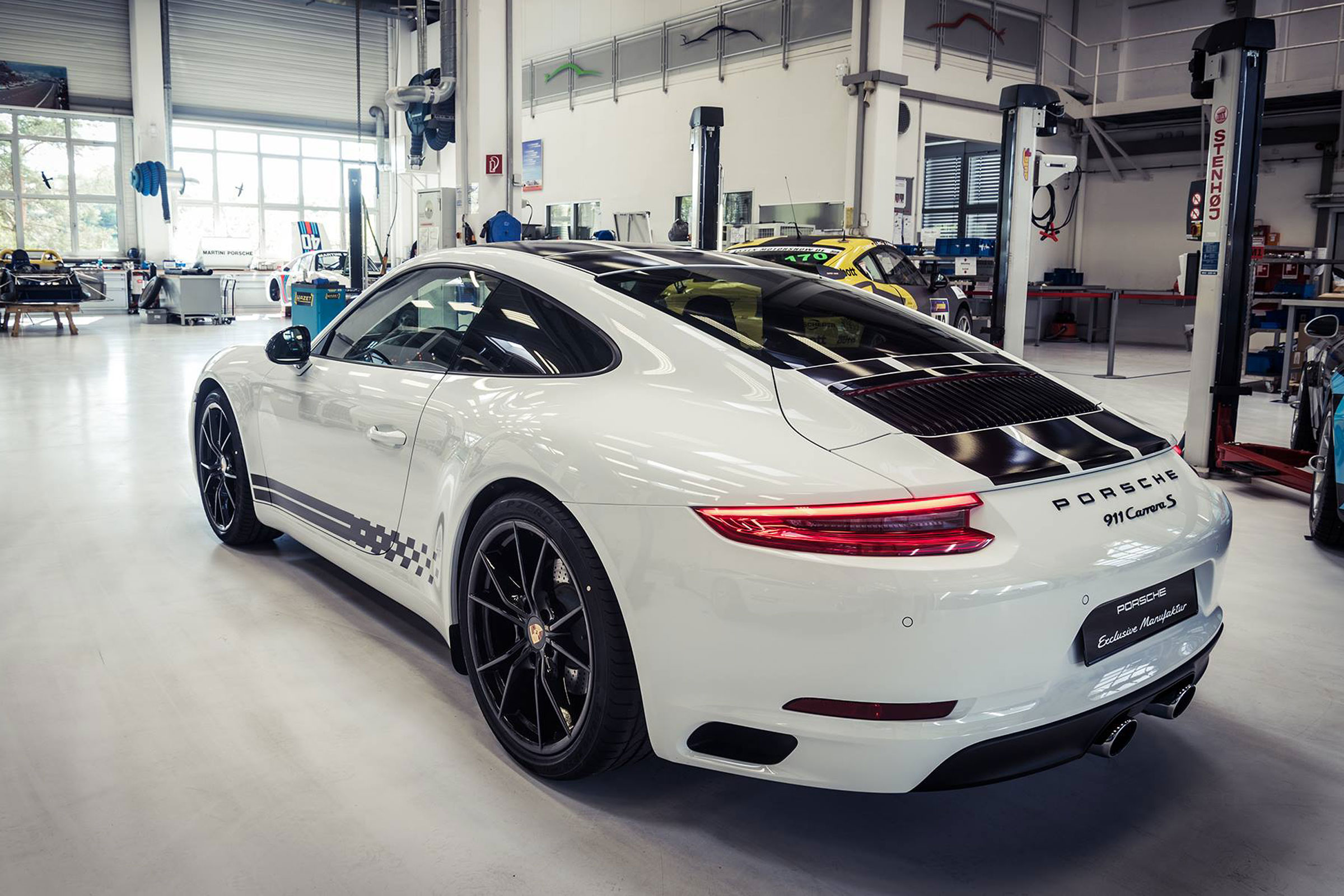 Porsche 911 Endurance Racing Edition - rear quarter