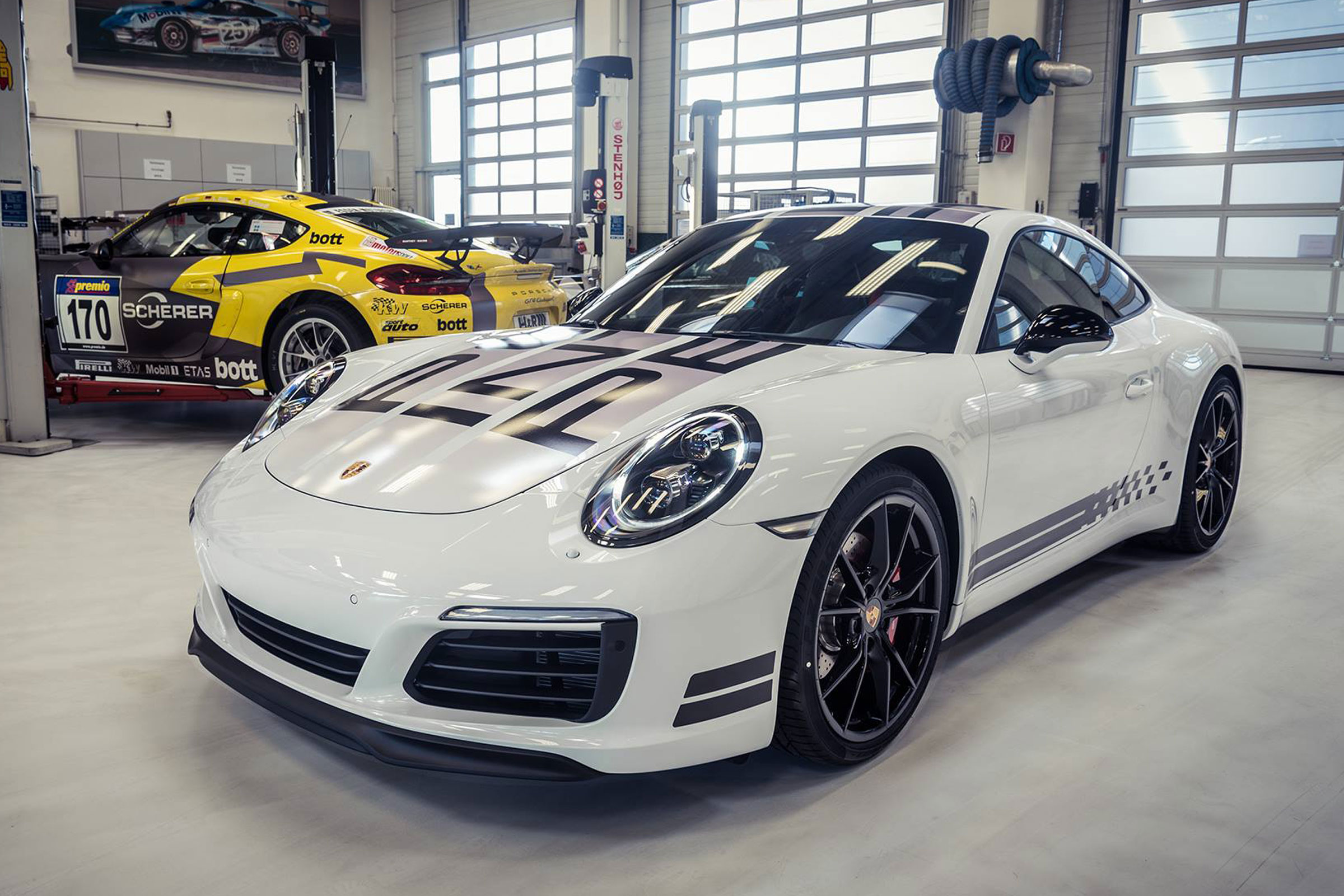 Porsche 911 Endurance Racing Edition - front quarter 2