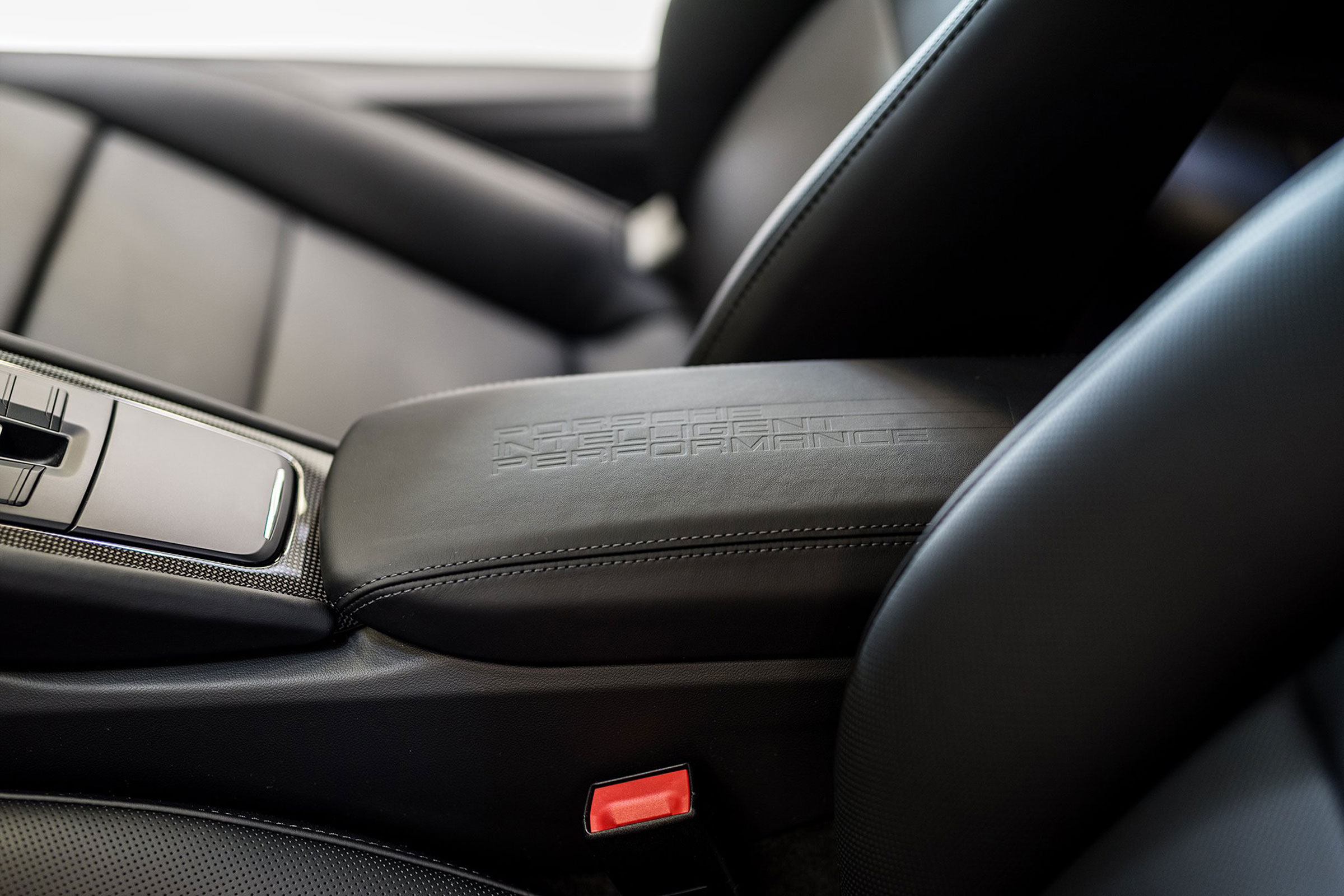 Porsche 911 Endurance Racing Edition - armrest