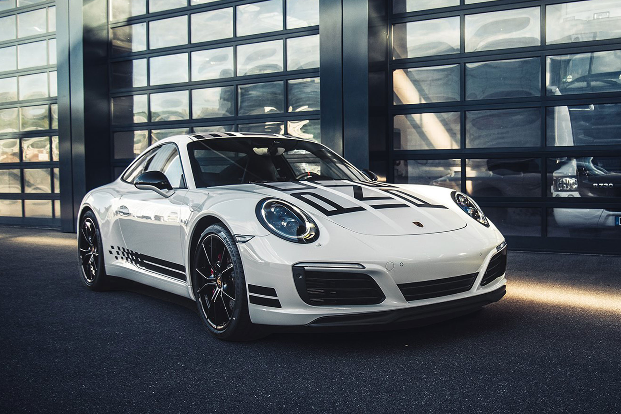Porsche 911 Endurance Racing Edition - front quarter