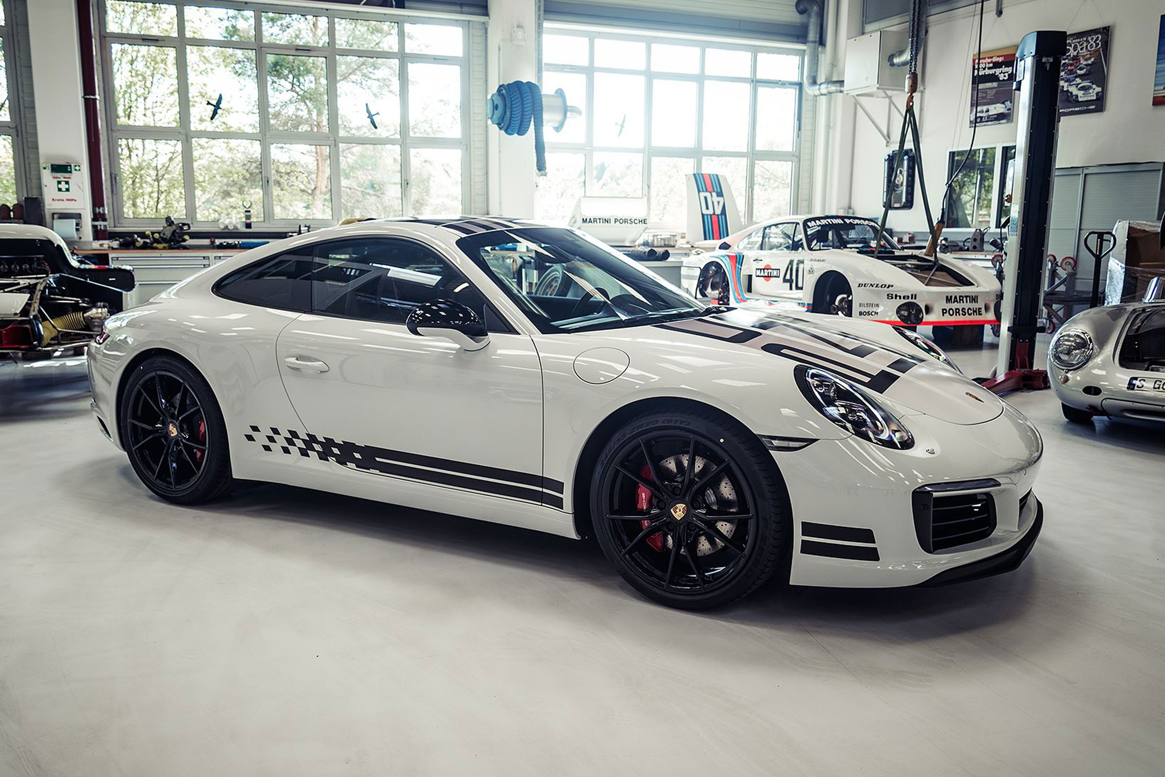 Porsche 911 Endurance Racing Edition - front quarter 3