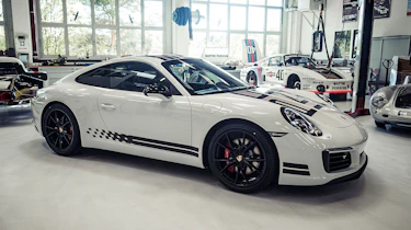 Porsche 911 Endurance Racing Edition - front quarter 3
