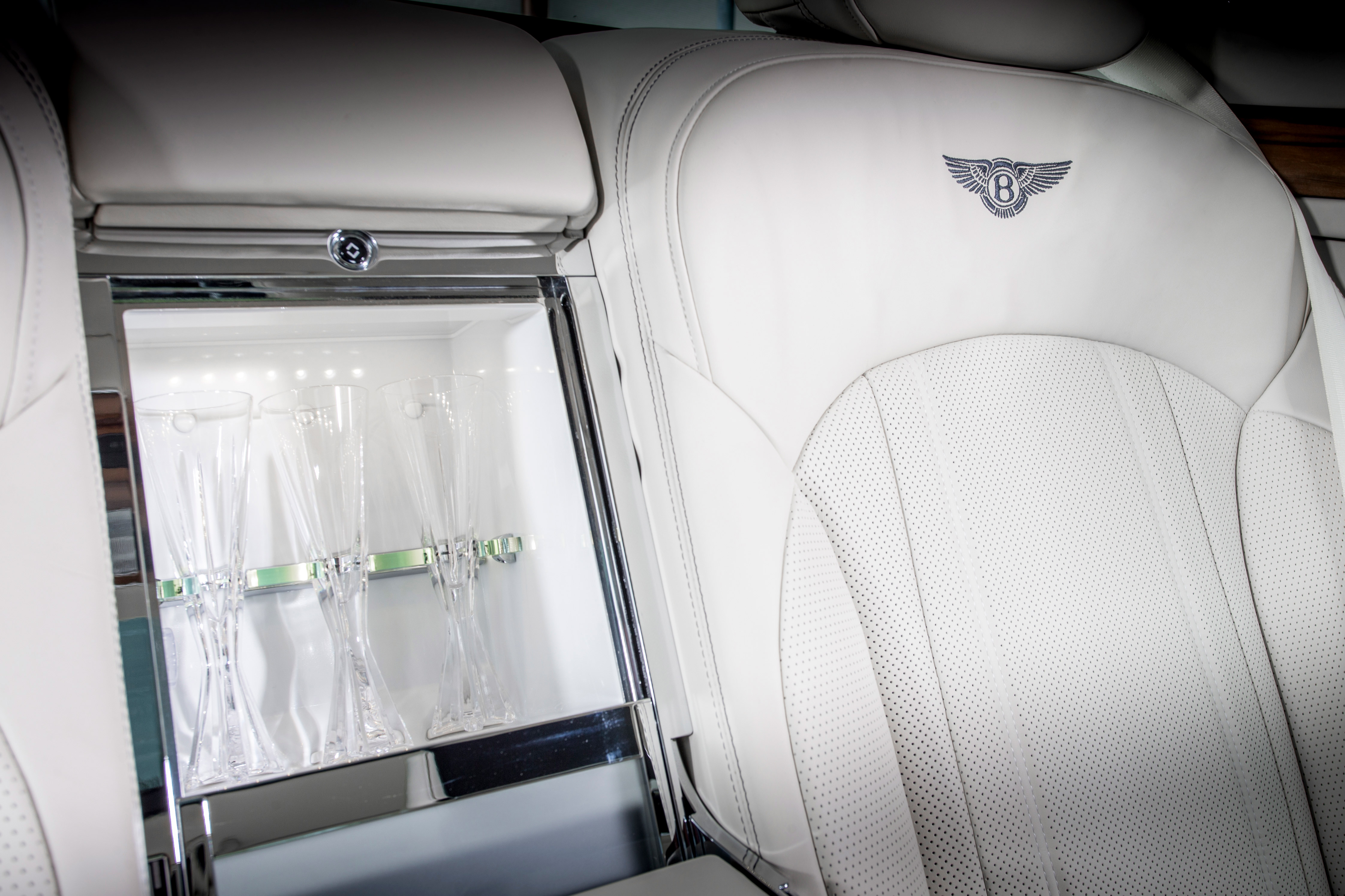 Bentley Mulsanne 2016 - rear fridge
