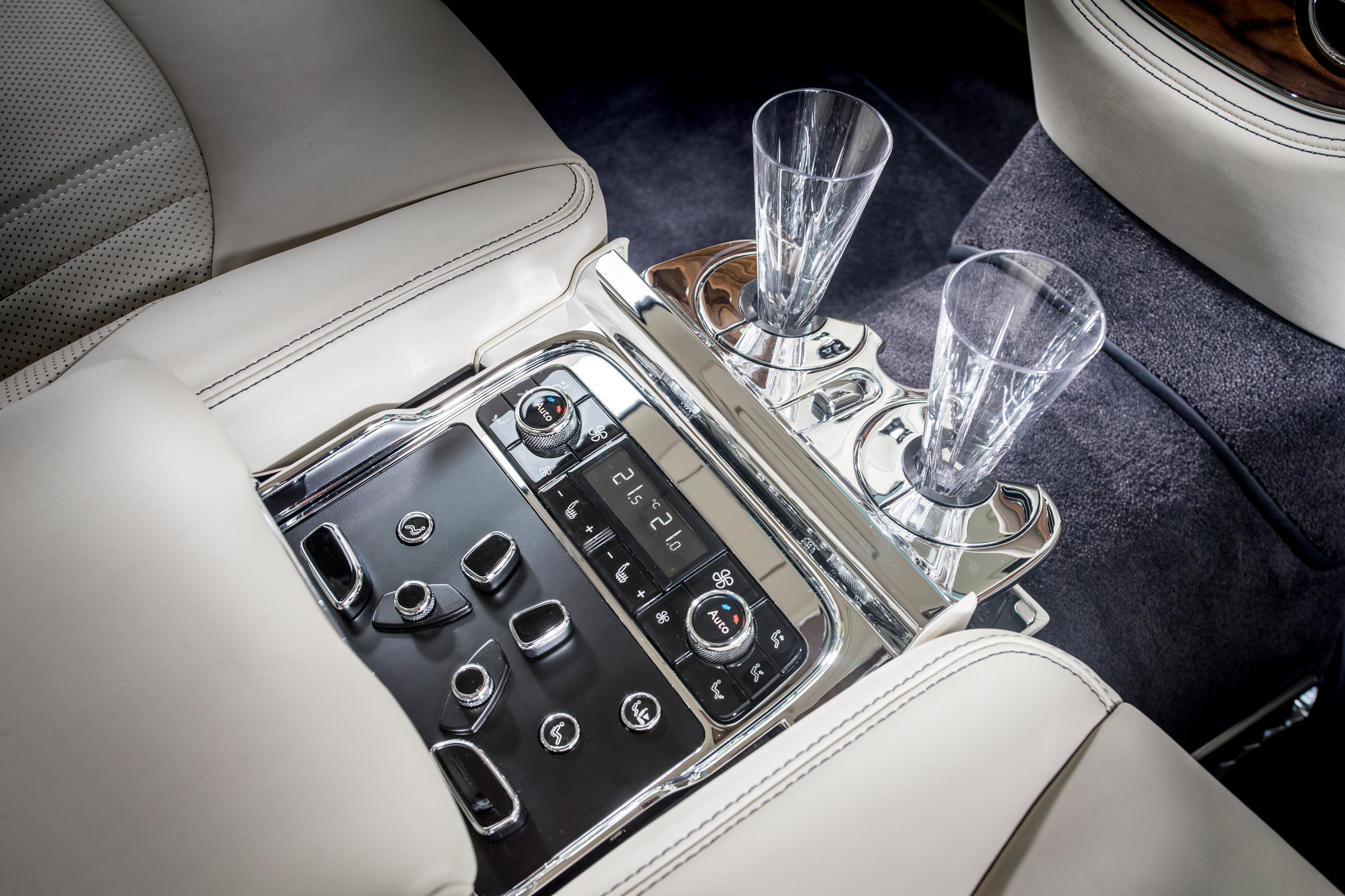 Bentley Mulsanne 2016 - rear centre console