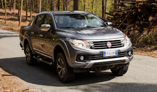 Fiat Fullback pick-up - scene front quarter 2